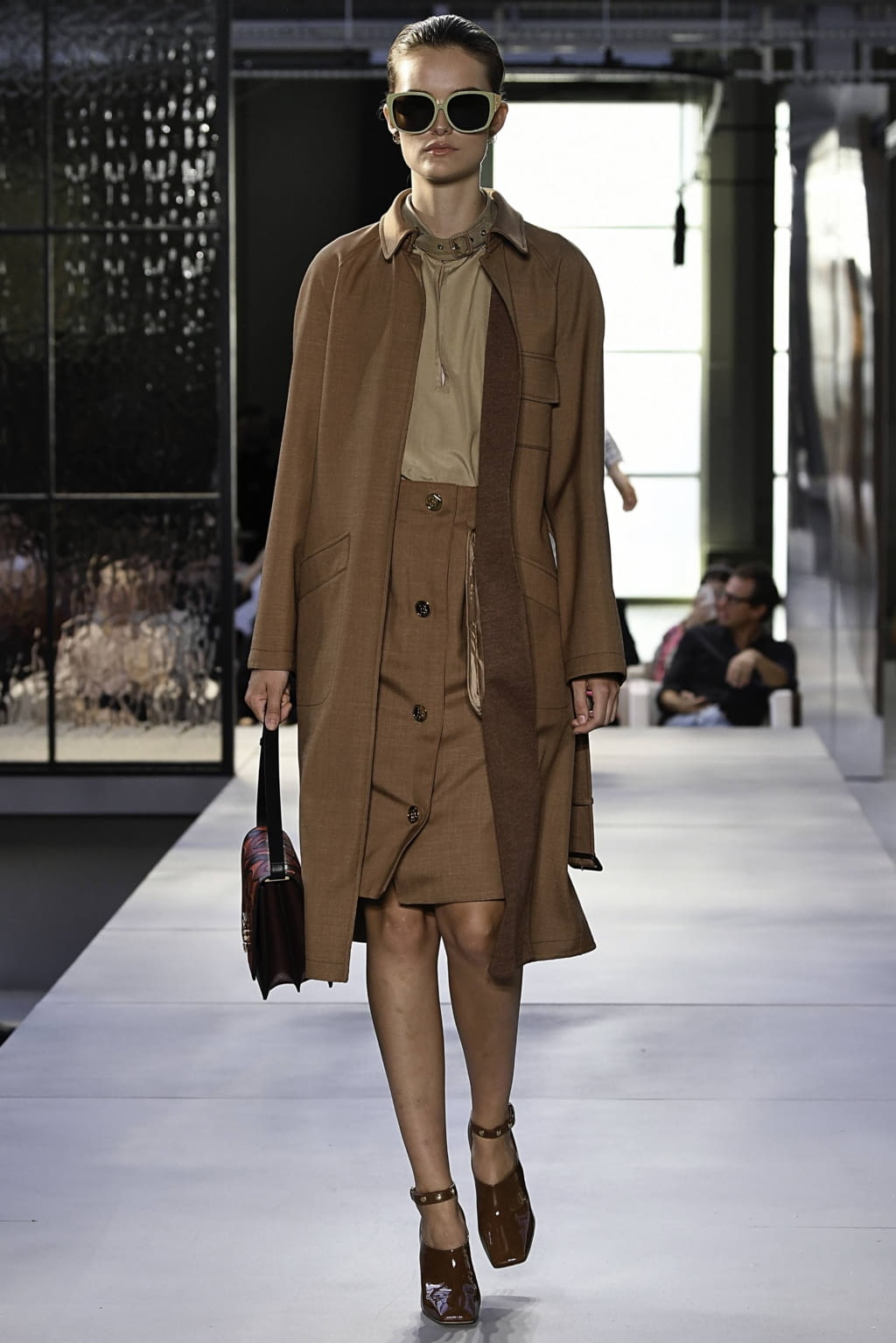 Fashion Week London Spring/Summer 2019 look 9 from the Burberry collection womenswear