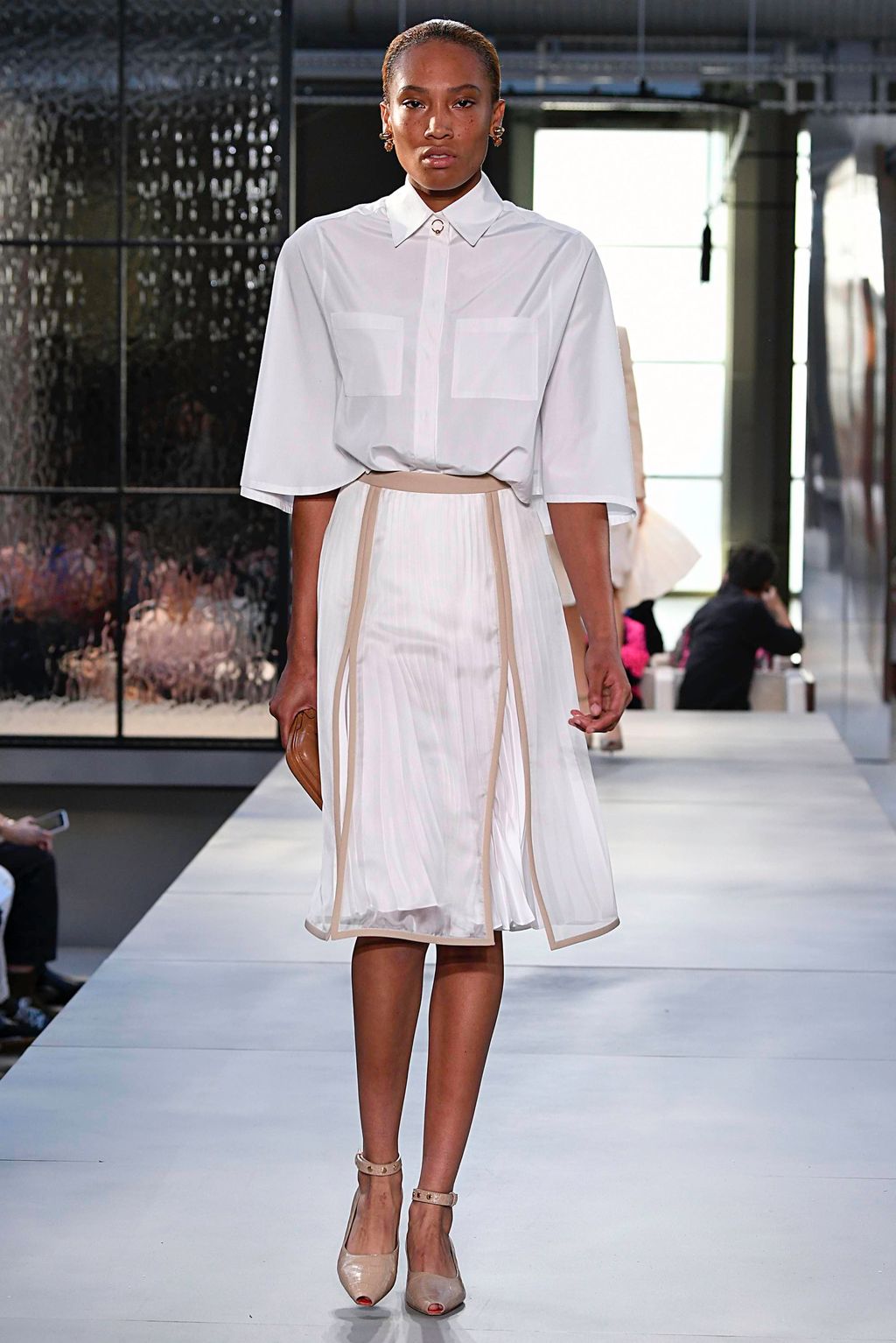 Fashion Week London Spring/Summer 2019 look 15 from the Burberry collection 女装