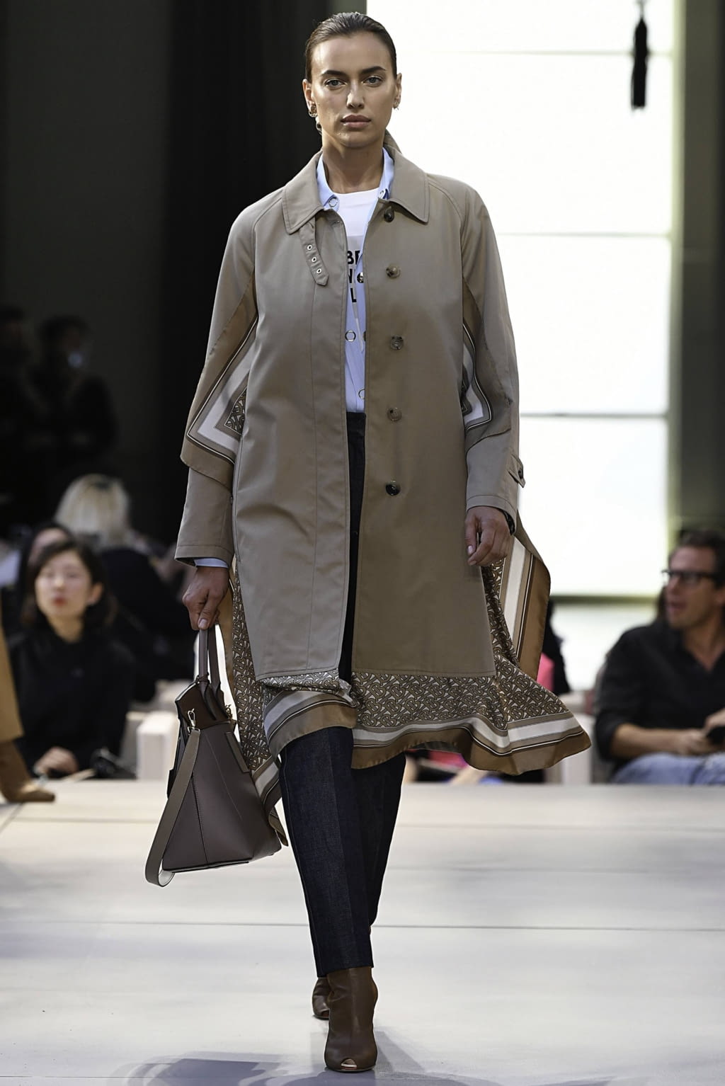 Fashion Week London Spring/Summer 2019 look 18 from the Burberry collection womenswear