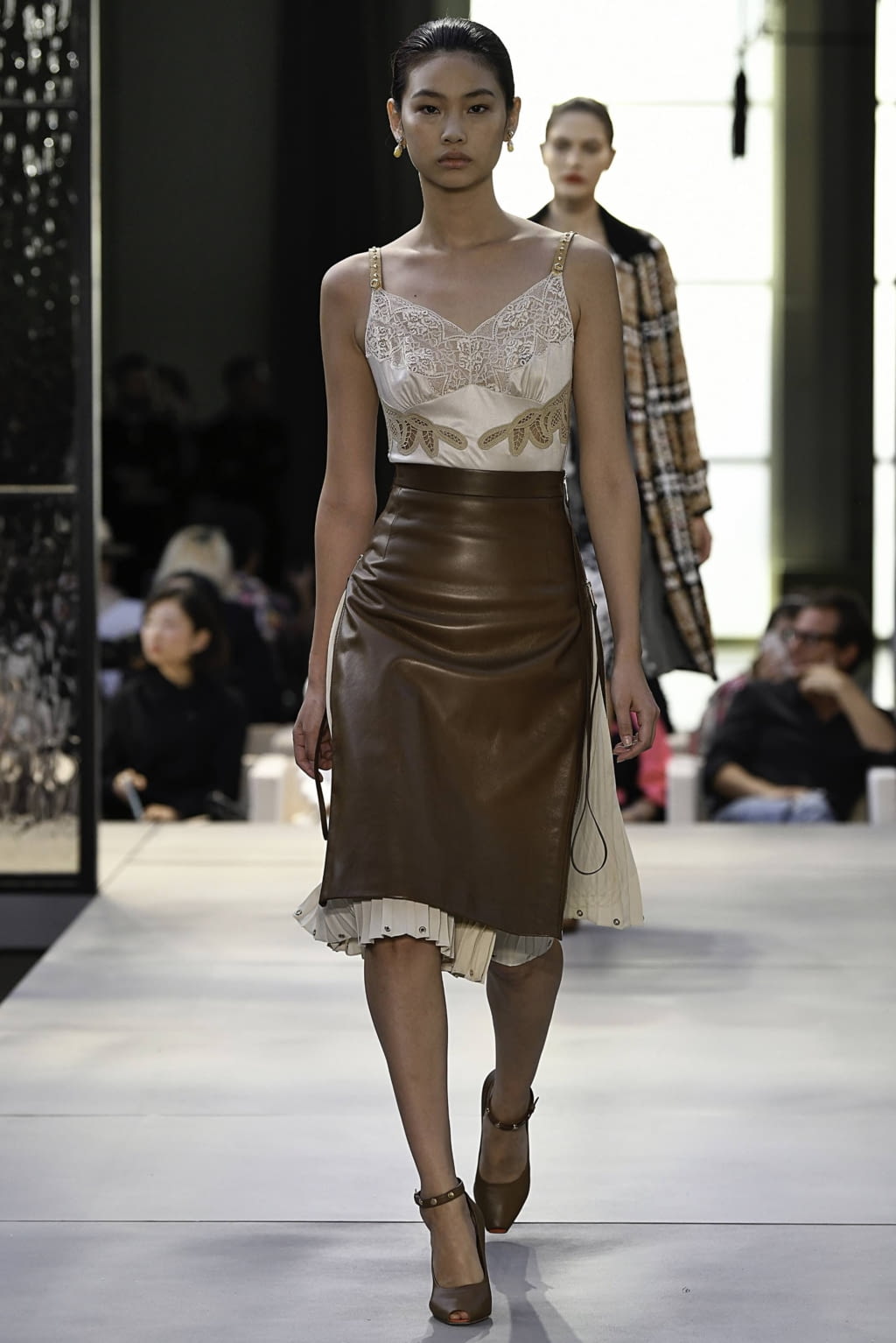 Fashion Week London Spring/Summer 2019 look 25 from the Burberry collection 女装