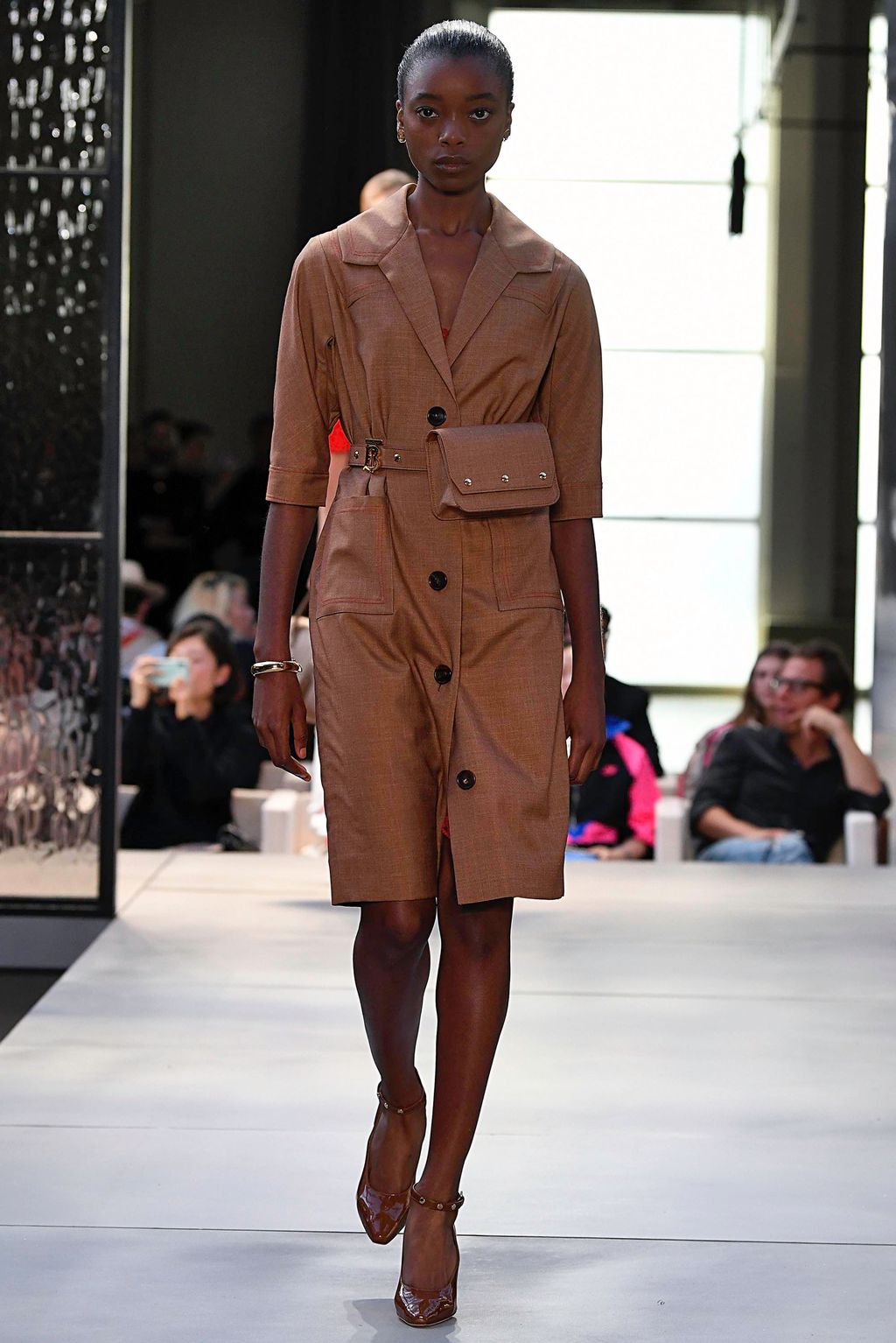 Fashion Week London Spring/Summer 2019 look 28 from the Burberry collection 女装