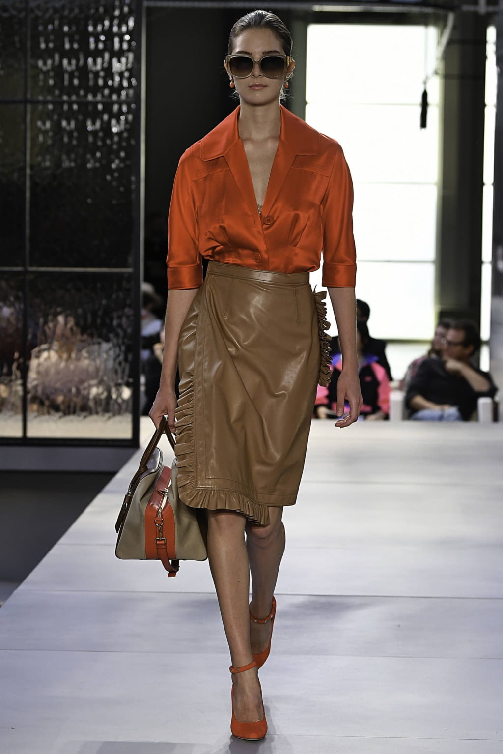 Burberry S/S19 womenswear #29 - Tagwalk: The Fashion Search Engine