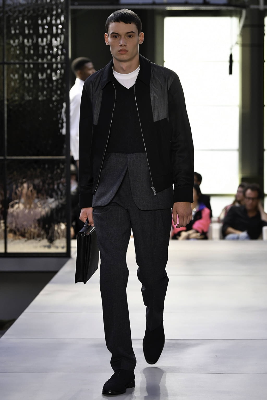 Fashion Week London Spring/Summer 2019 look 59 from the Burberry collection 男装