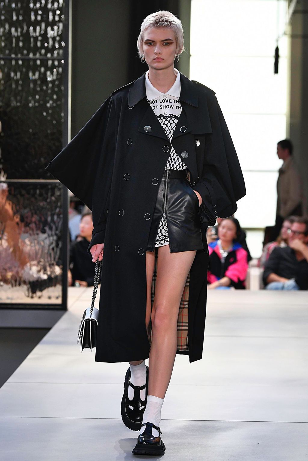Fashion Week London Spring/Summer 2019 look 66 from the Burberry collection 女装