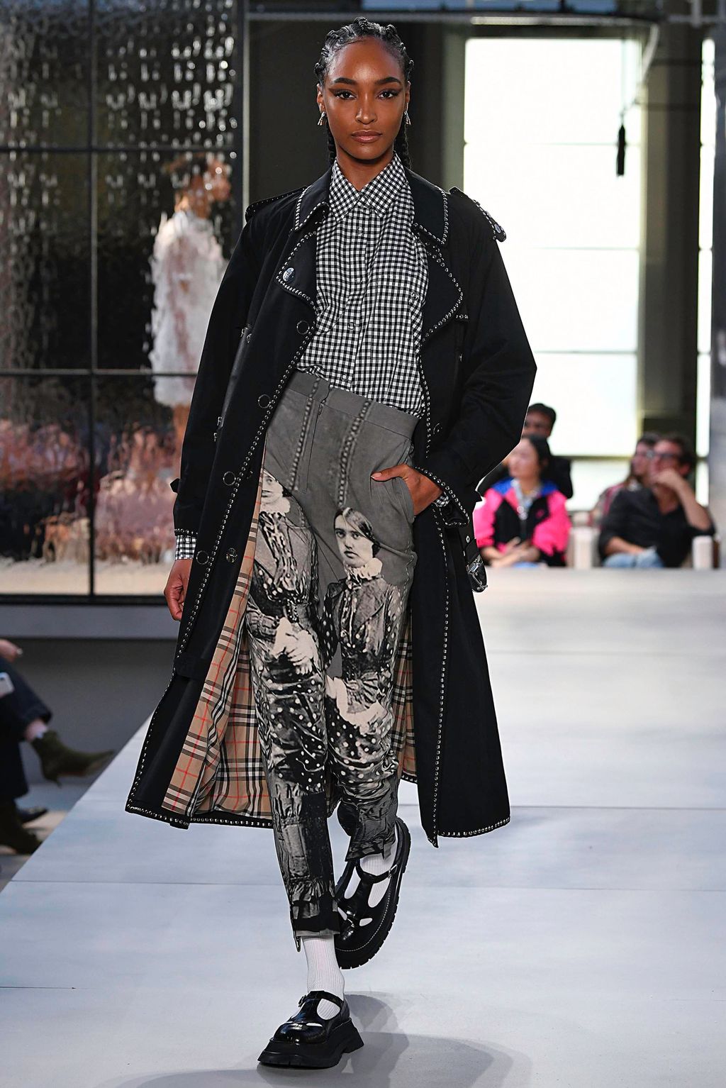 Fashion Week London Spring/Summer 2019 look 68 from the Burberry collection 女装
