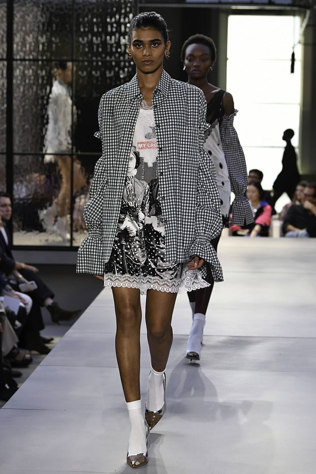 Fashion Week London Spring/Summer 2019 look 76 from the Burberry collection womenswear