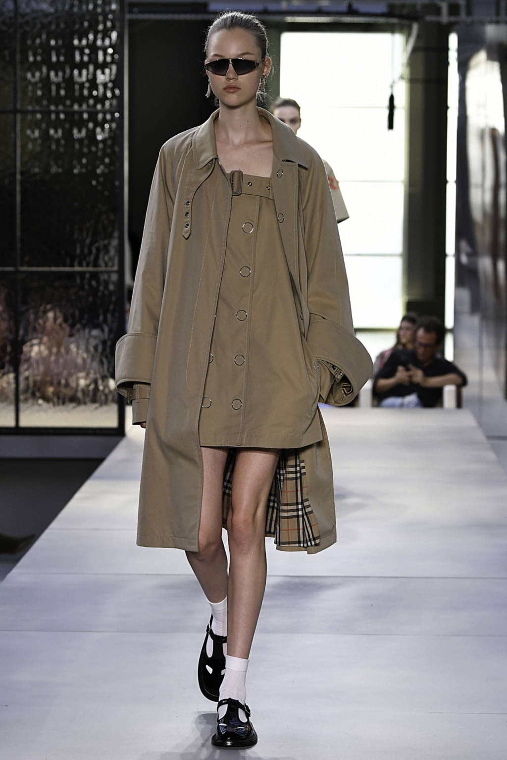 Fashion Week London Spring/Summer 2019 look 83 from the Burberry collection womenswear