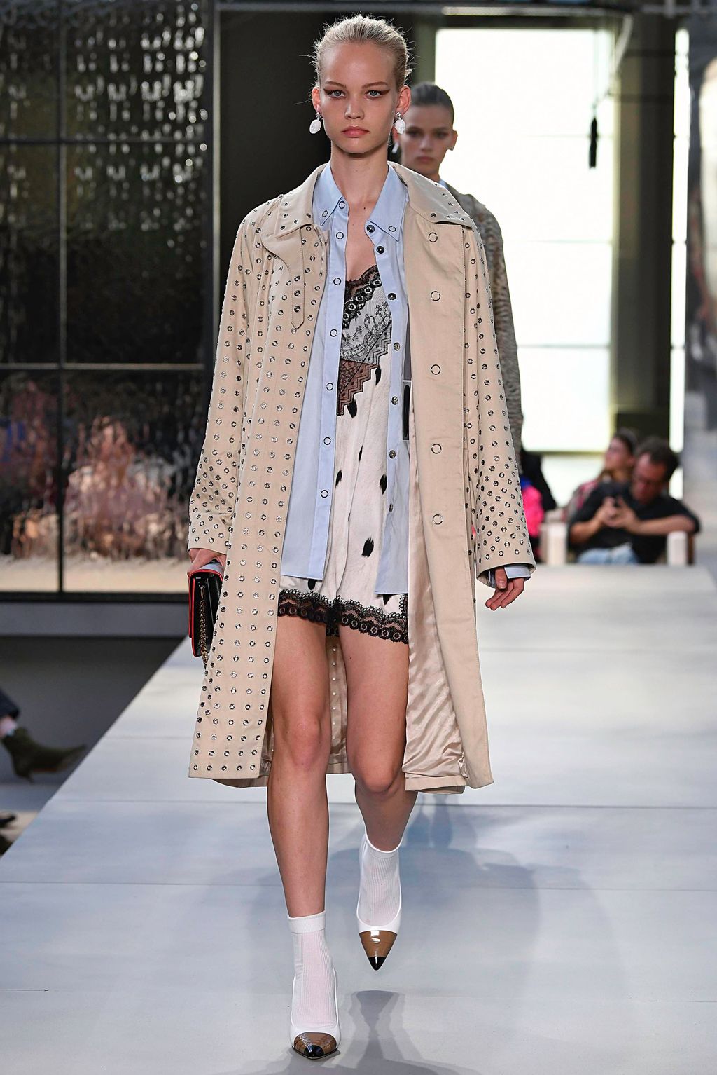 Fashion Week London Spring/Summer 2019 look 85 from the Burberry collection womenswear