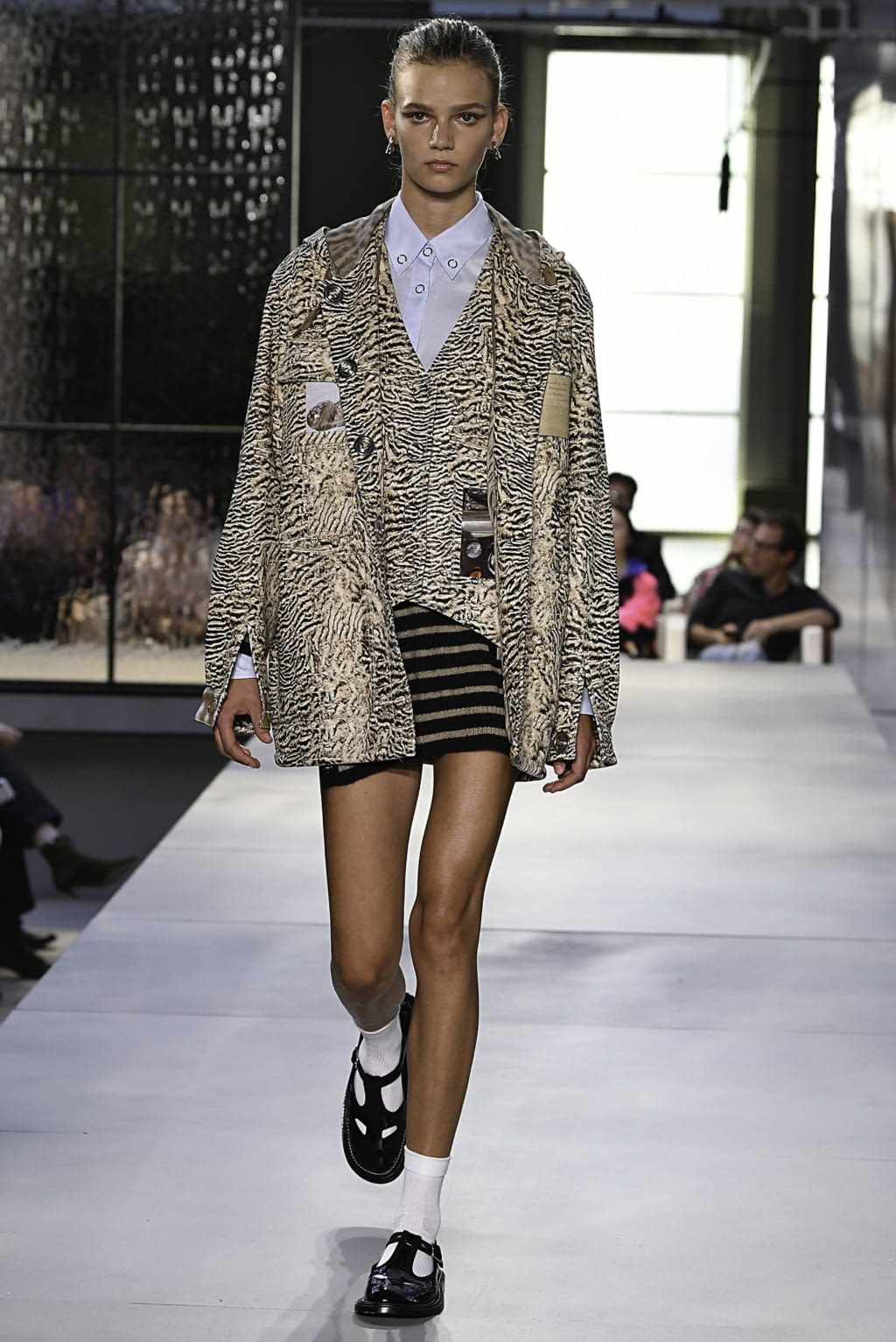 Fashion Week London Spring/Summer 2019 look 86 from the Burberry collection 女装