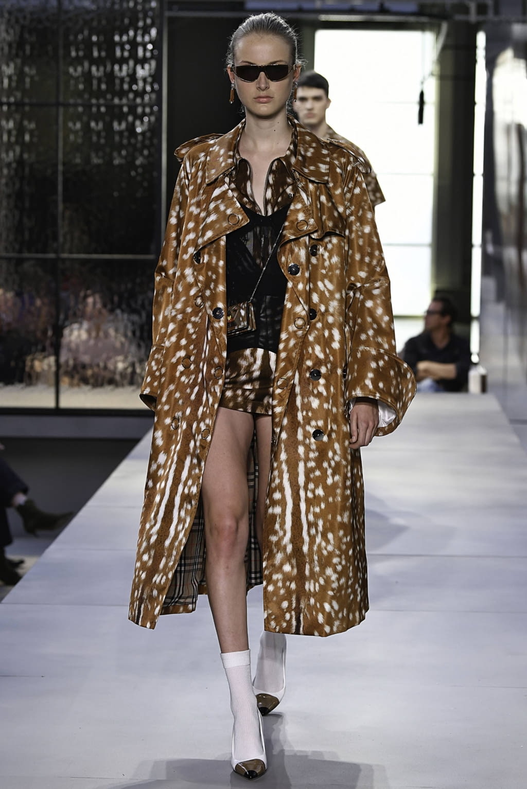 Fashion Week London Spring/Summer 2019 look 96 from the Burberry collection 女装