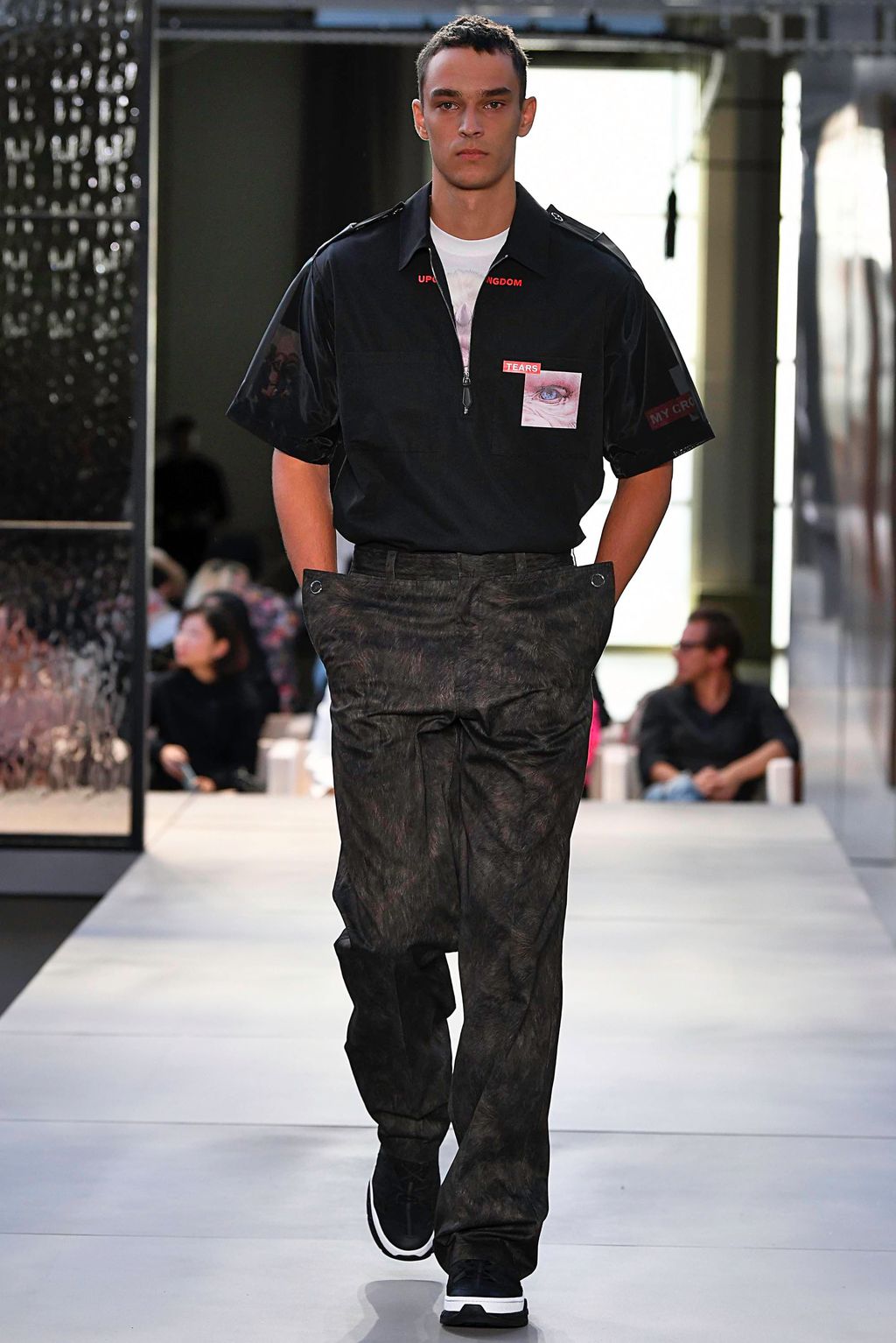 Fashion Week London Spring/Summer 2019 look 125 from the Burberry collection womenswear