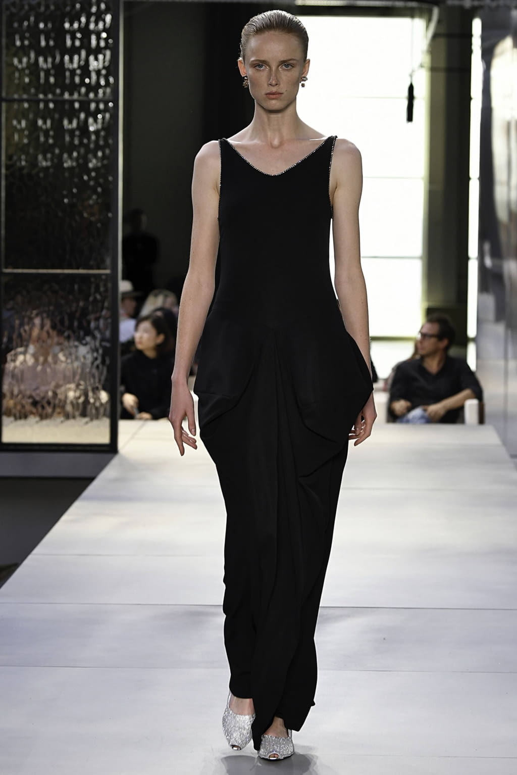 Burberry S/S19 womenswear #130 - The Fashion Search Engine - TAGWALK
