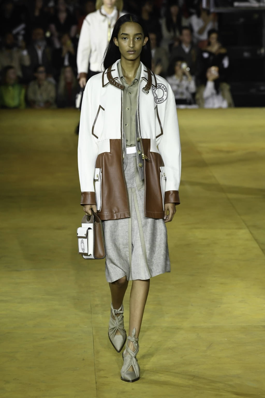 Fashion Week London Spring/Summer 2020 look 2 from the Burberry collection 女装