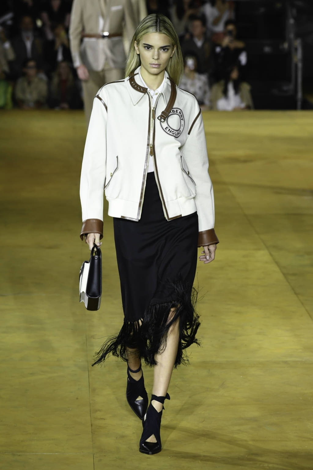 Fashion Week London Spring/Summer 2020 look 3 from the Burberry collection womenswear