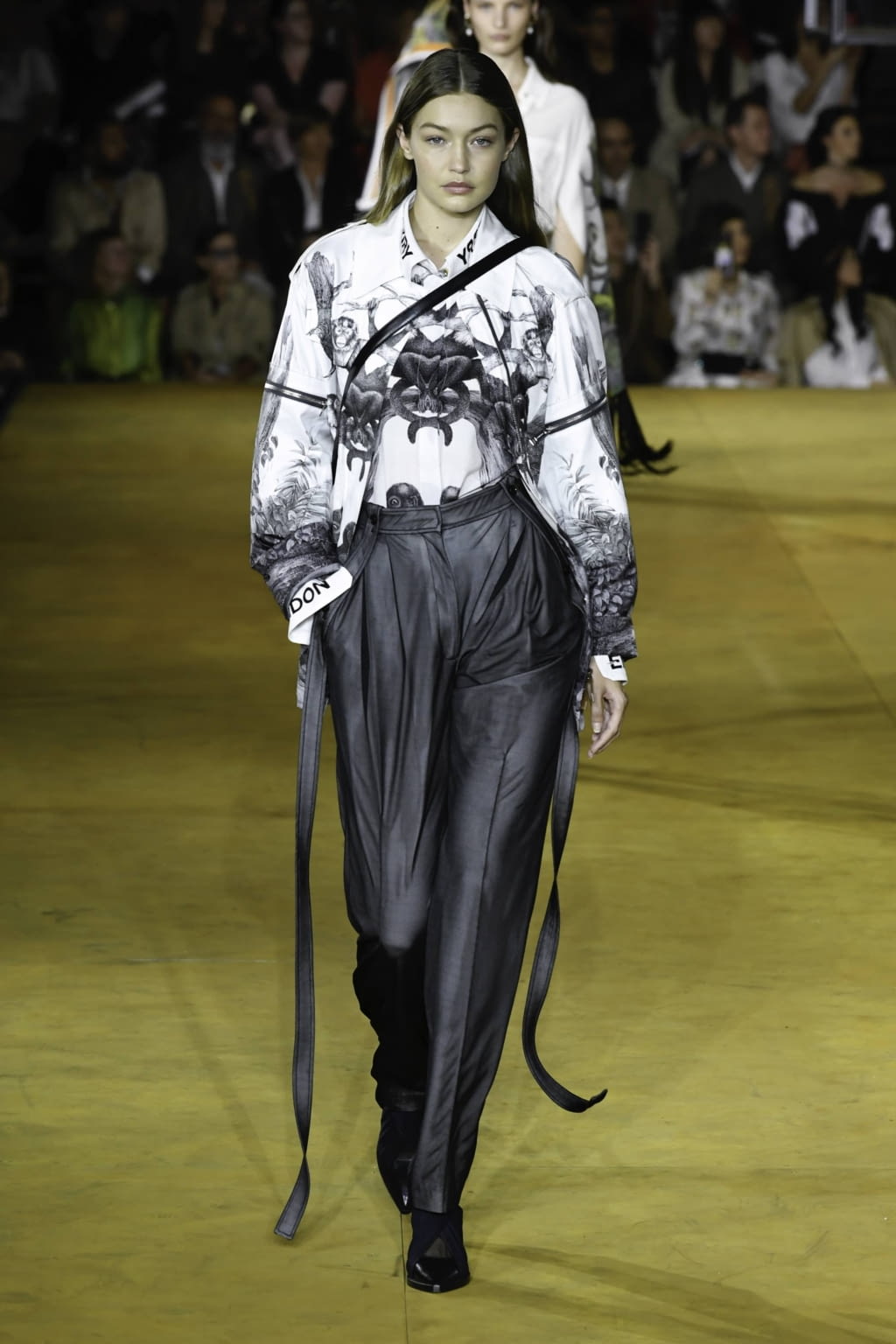 Fashion Week London Spring/Summer 2020 look 13 from the Burberry collection womenswear