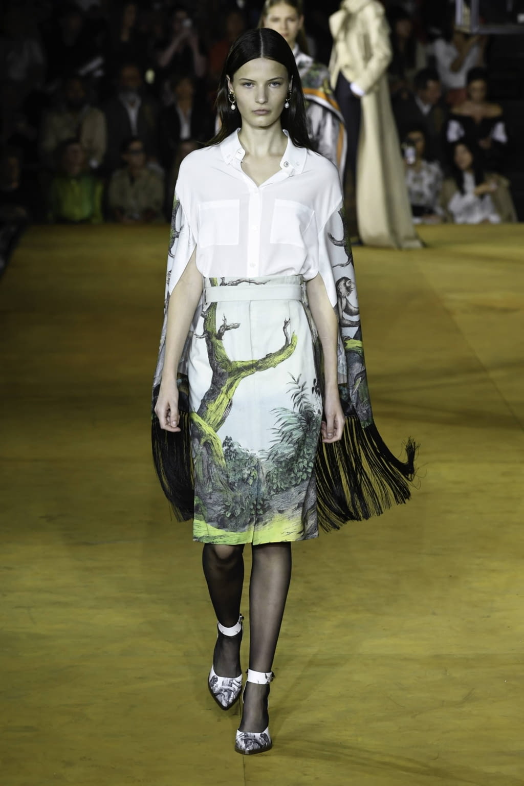 Fashion Week London Spring/Summer 2020 look 14 from the Burberry collection womenswear
