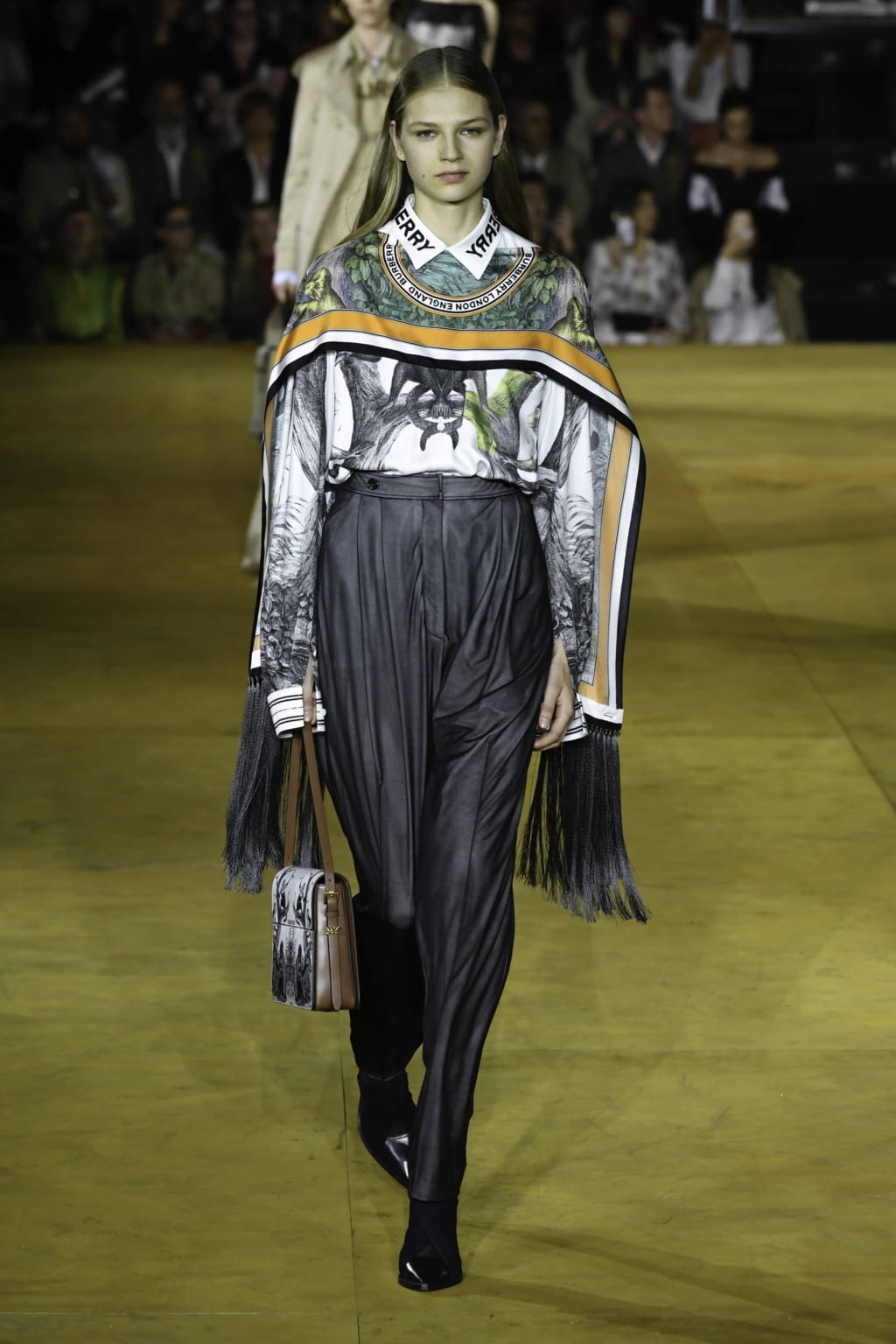 Fashion Week London Spring/Summer 2020 look 15 from the Burberry collection 女装