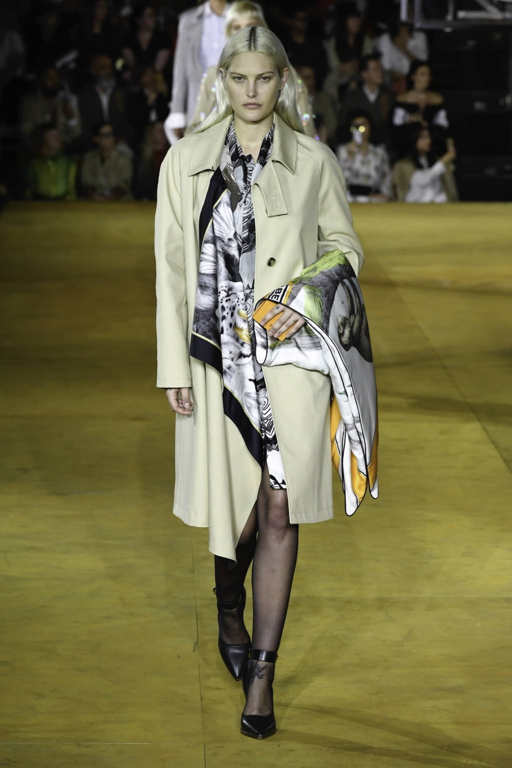 Fashion Week London Spring/Summer 2020 look 18 from the Burberry collection womenswear