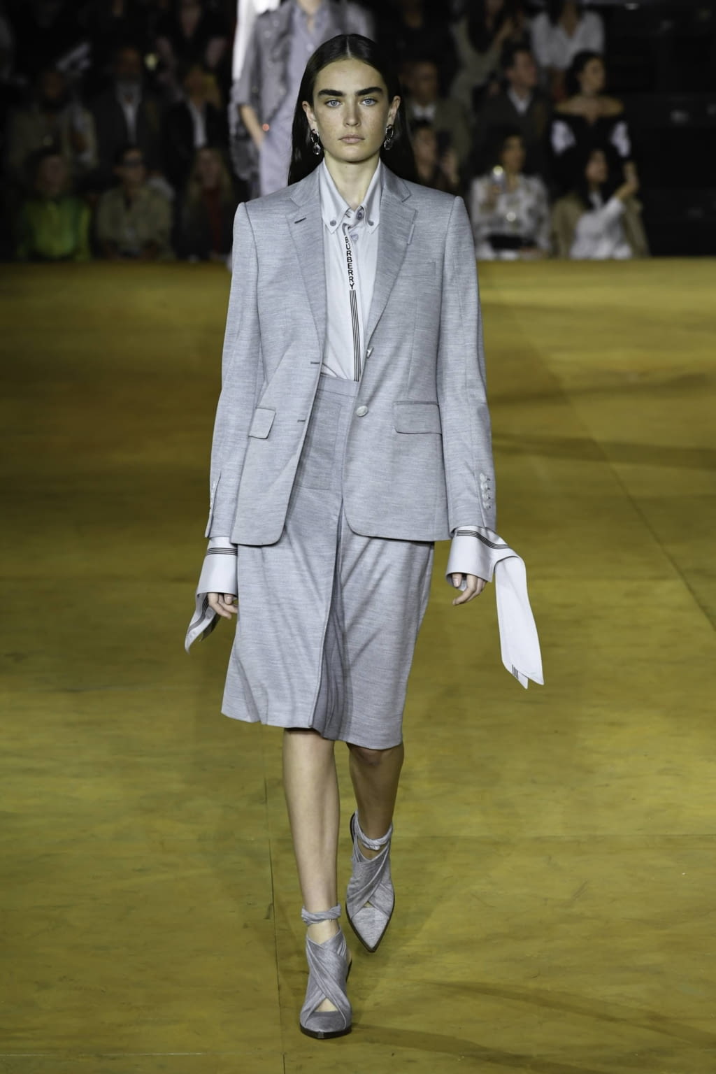 Fashion Week London Spring/Summer 2020 look 21 from the Burberry collection 女装