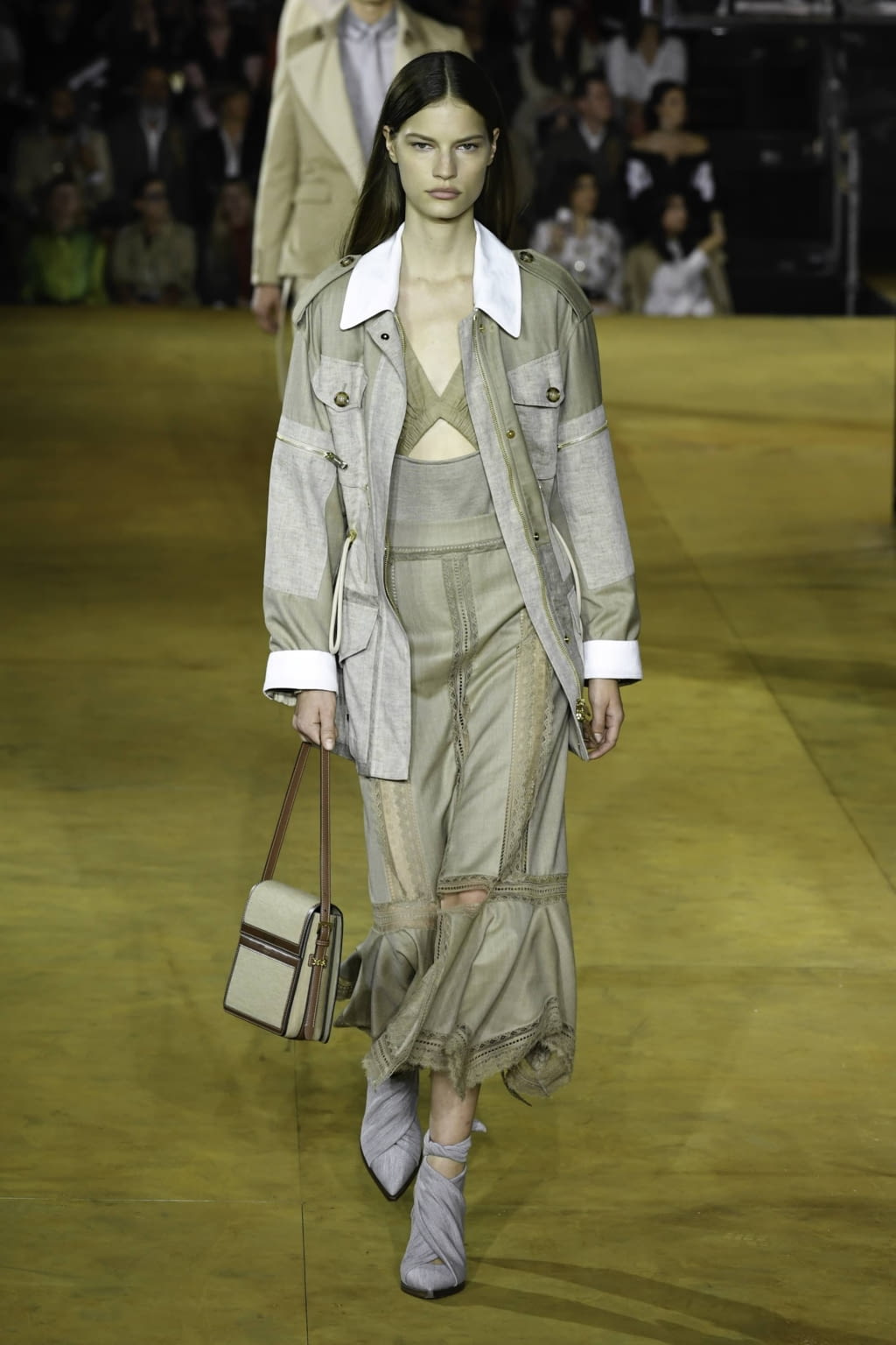 Fashion Week London Spring/Summer 2020 look 27 from the Burberry collection womenswear
