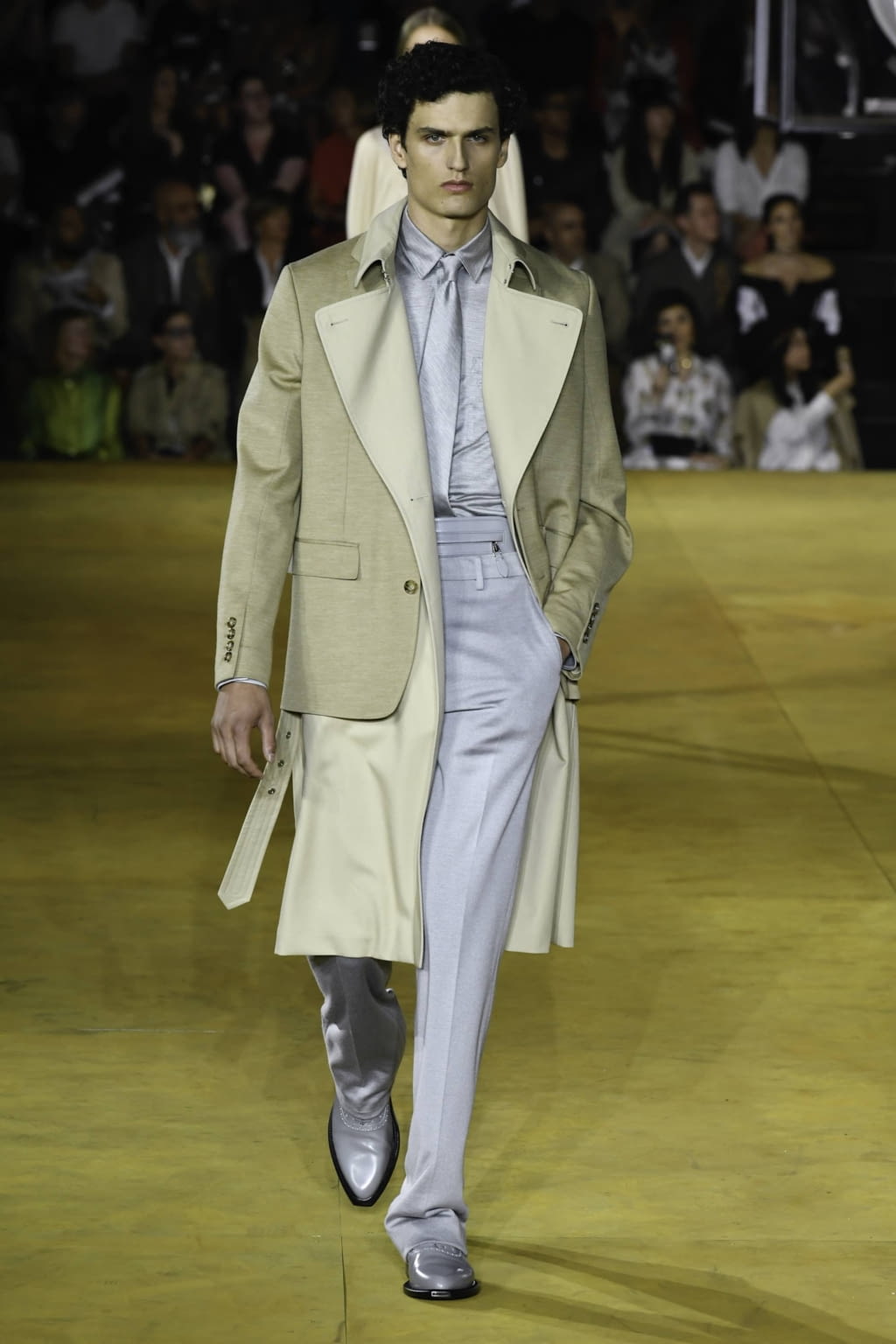 Fashion Week London Spring/Summer 2020 look 28 from the Burberry collection 女装