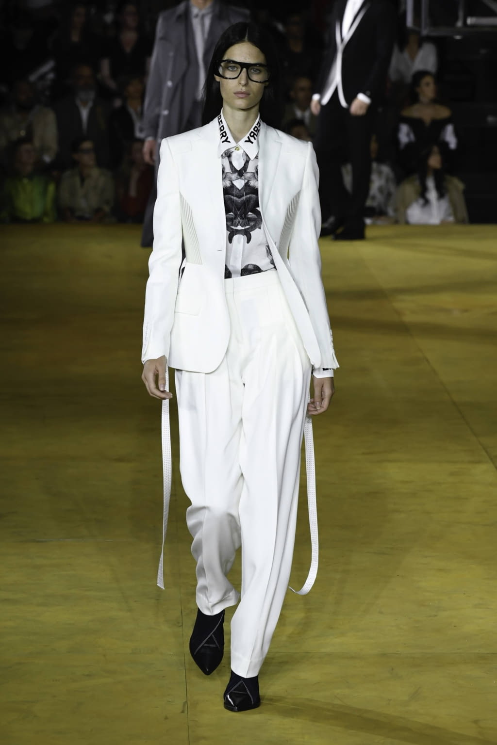 Fashion Week London Spring/Summer 2020 look 37 from the Burberry collection 女装