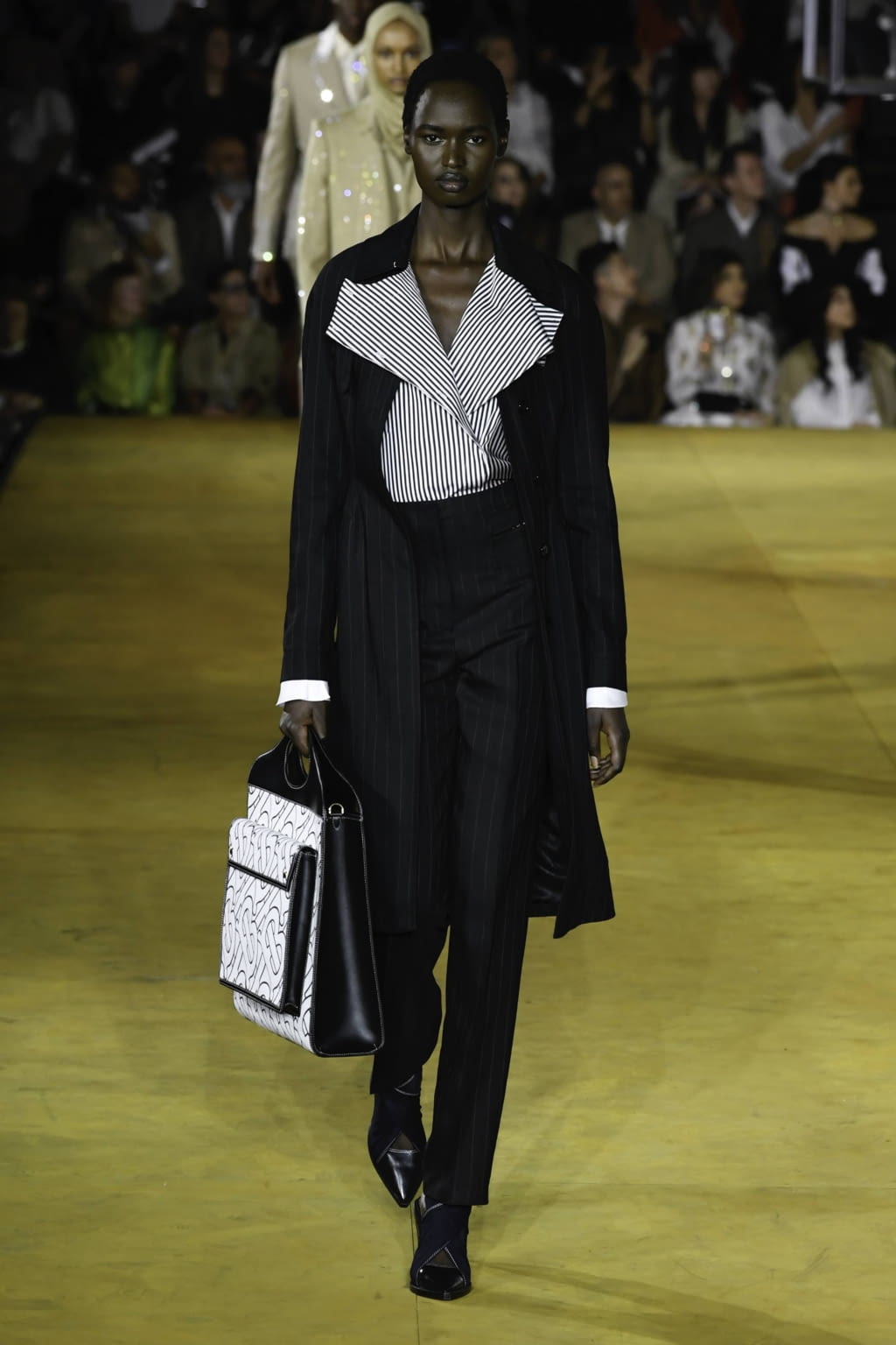 Fashion Week London Spring/Summer 2020 look 41 from the Burberry collection womenswear