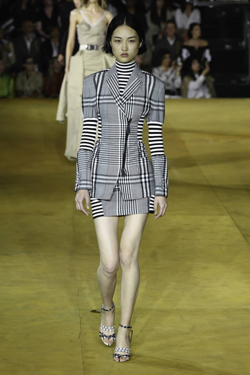 Fashion Week London Spring/Summer 2020 look 51 from the Burberry collection womenswear