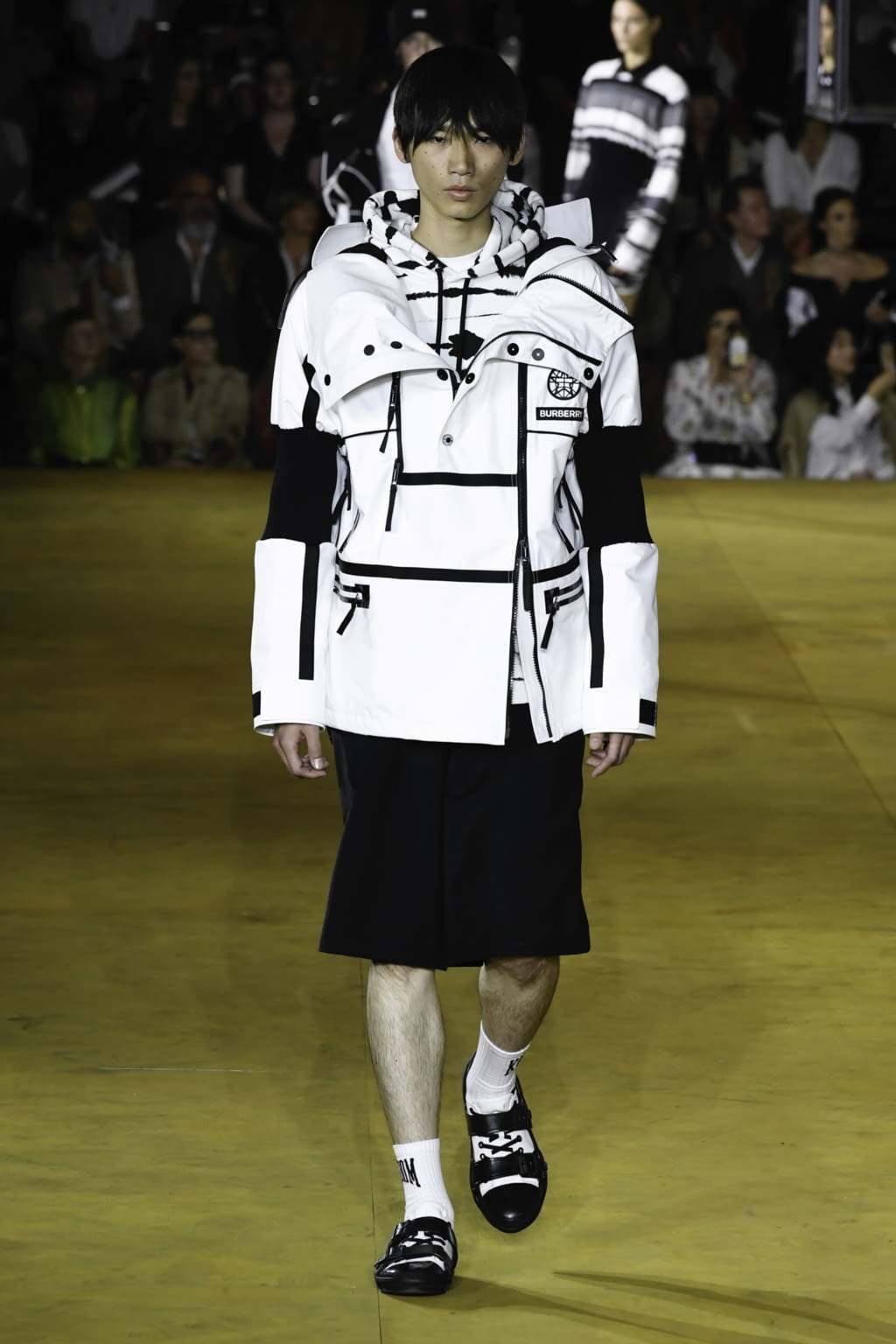 Fashion Week London Spring/Summer 2020 look 56 from the Burberry collection womenswear