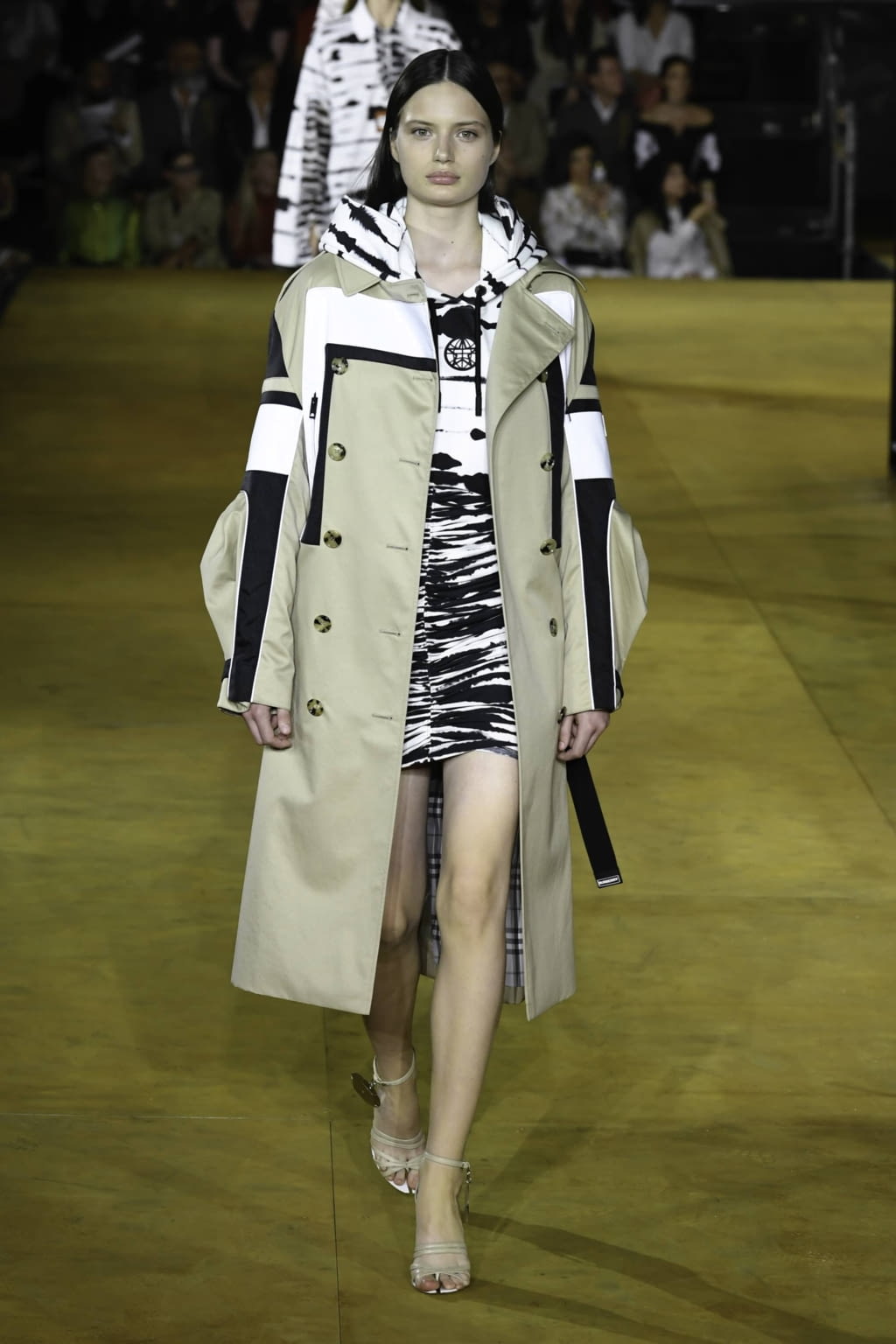 Fashion Week London Spring/Summer 2020 look 59 from the Burberry collection womenswear