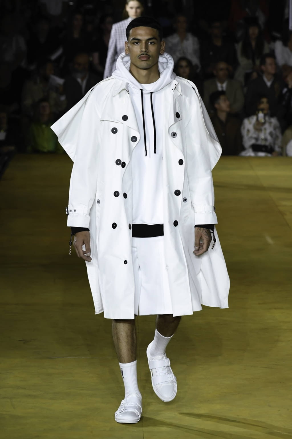 Fashion Week London Spring/Summer 2020 look 70 from the Burberry collection womenswear