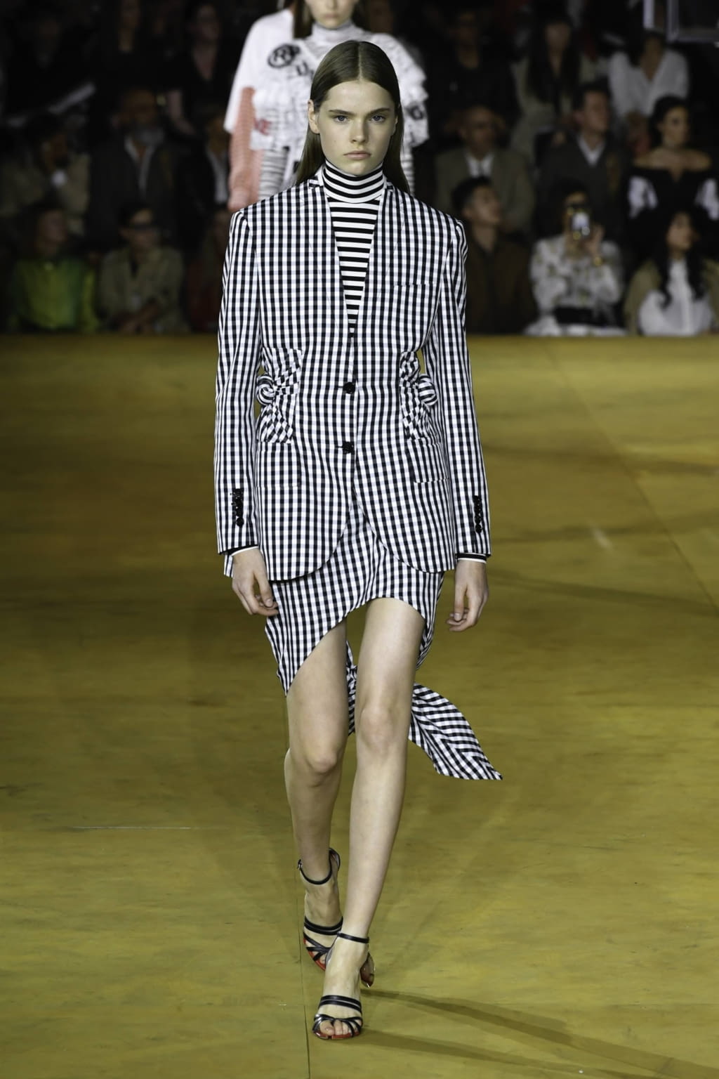 Fashion Week London Spring/Summer 2020 look 71 from the Burberry collection womenswear