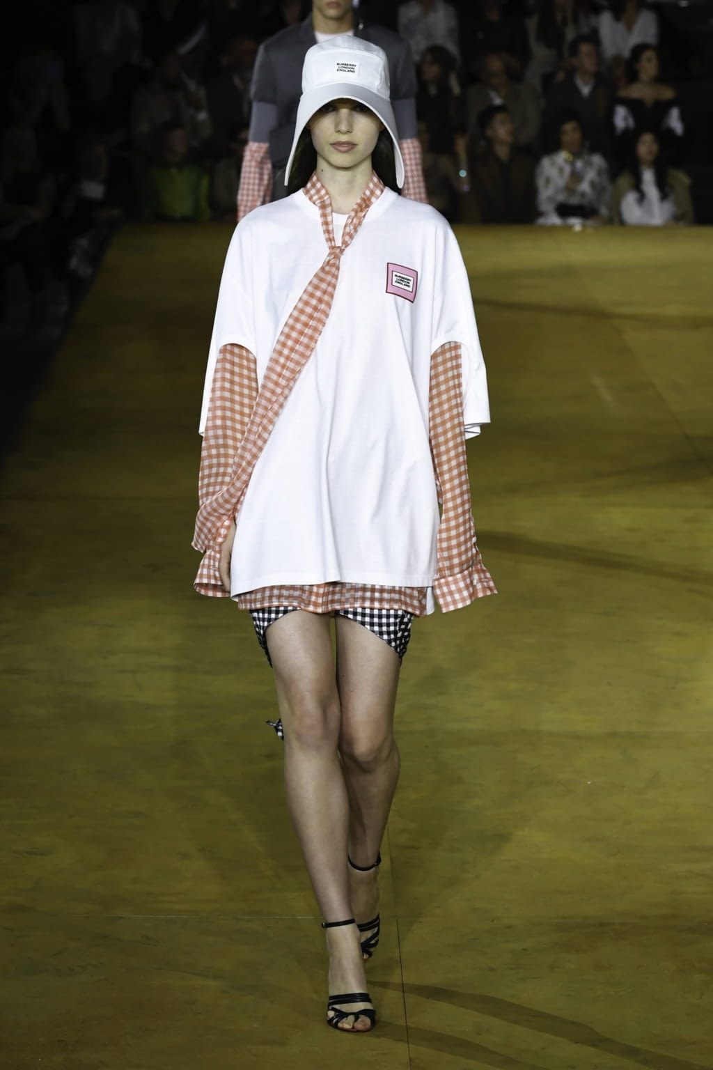 Fashion Week London Spring/Summer 2020 look 73 from the Burberry collection 女装
