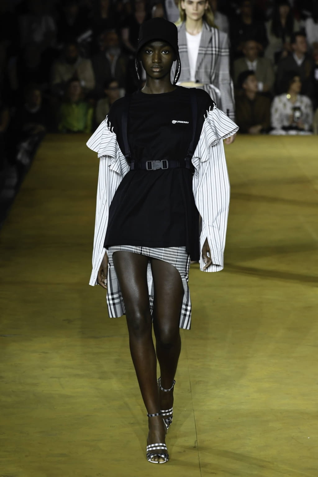Fashion Week London Spring/Summer 2020 look 78 from the Burberry collection womenswear