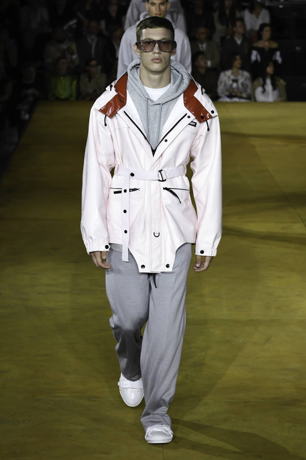 Fashion Week London Spring/Summer 2020 look 99 from the Burberry collection 女装