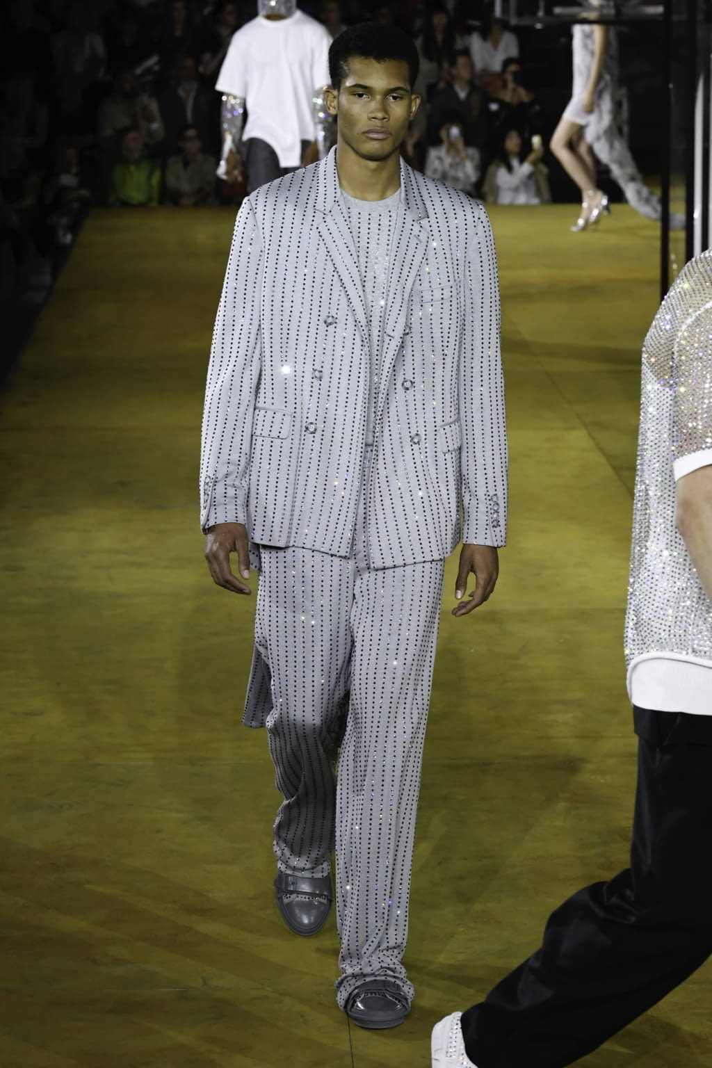 Fashion Week London Spring/Summer 2020 look 106 from the Burberry collection womenswear