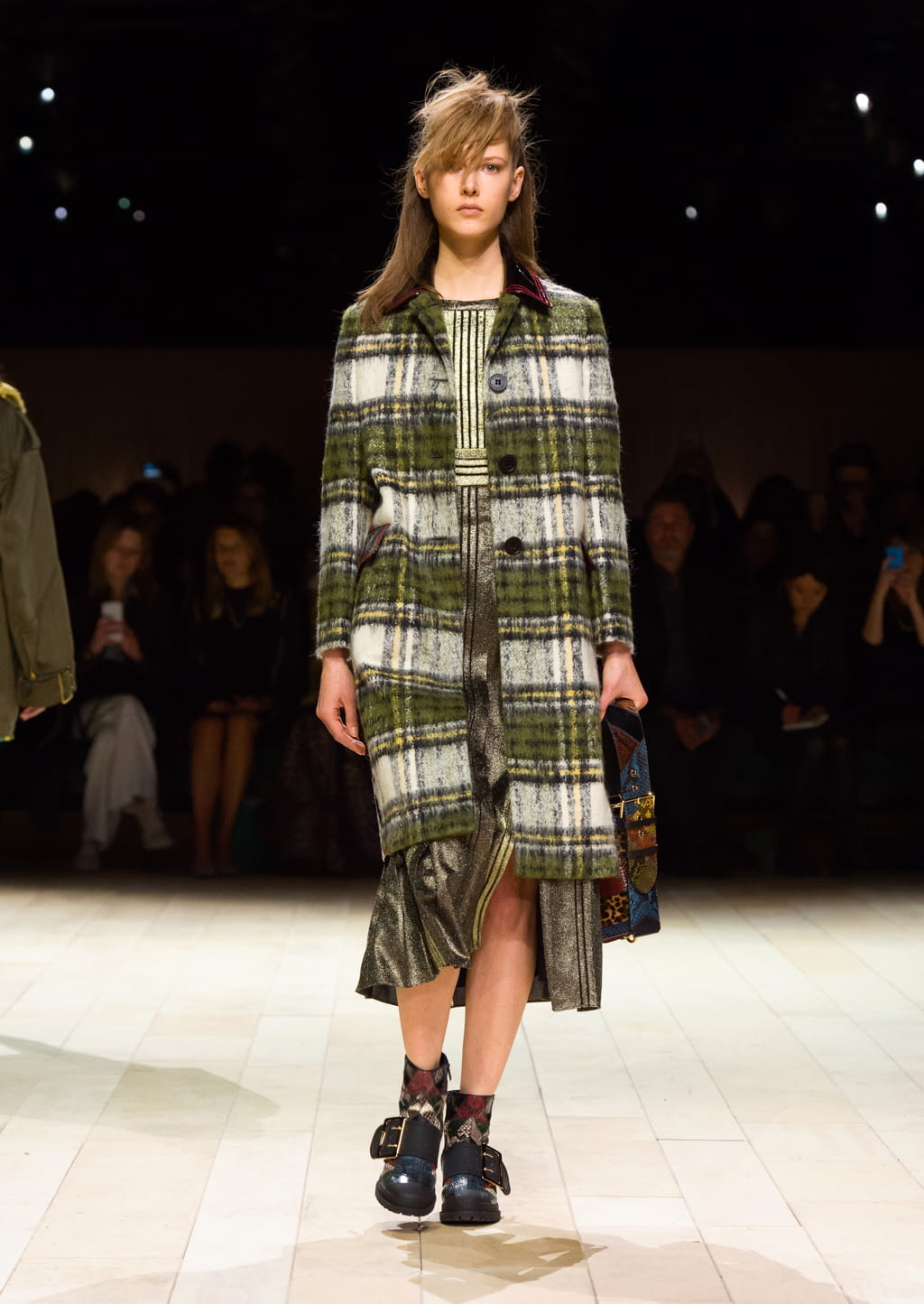 Fashion Week London Fall/Winter 2016 look 92 from the Burberry collection 女装