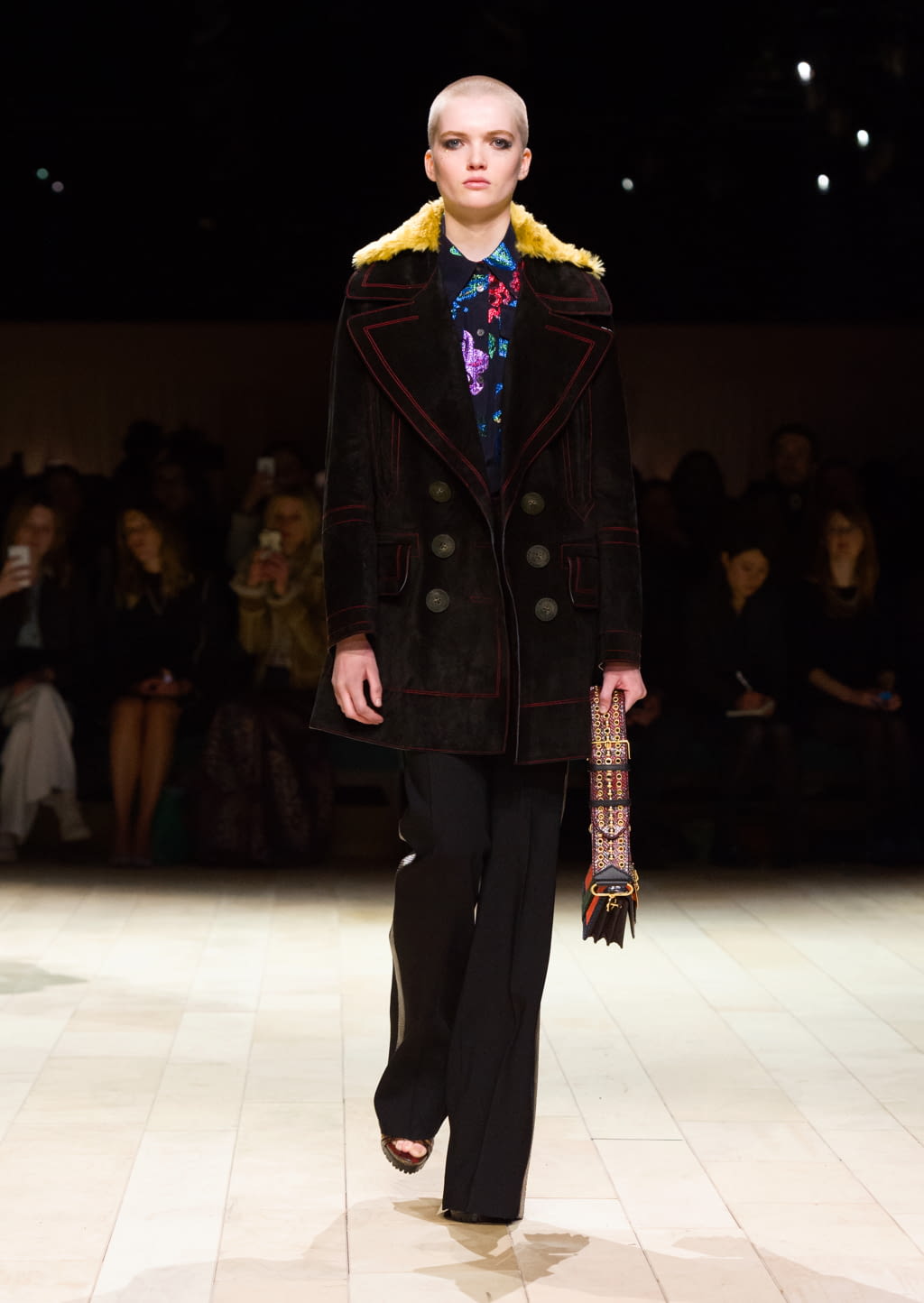 Fashion Week London Fall/Winter 2016 look 103 from the Burberry collection 女装