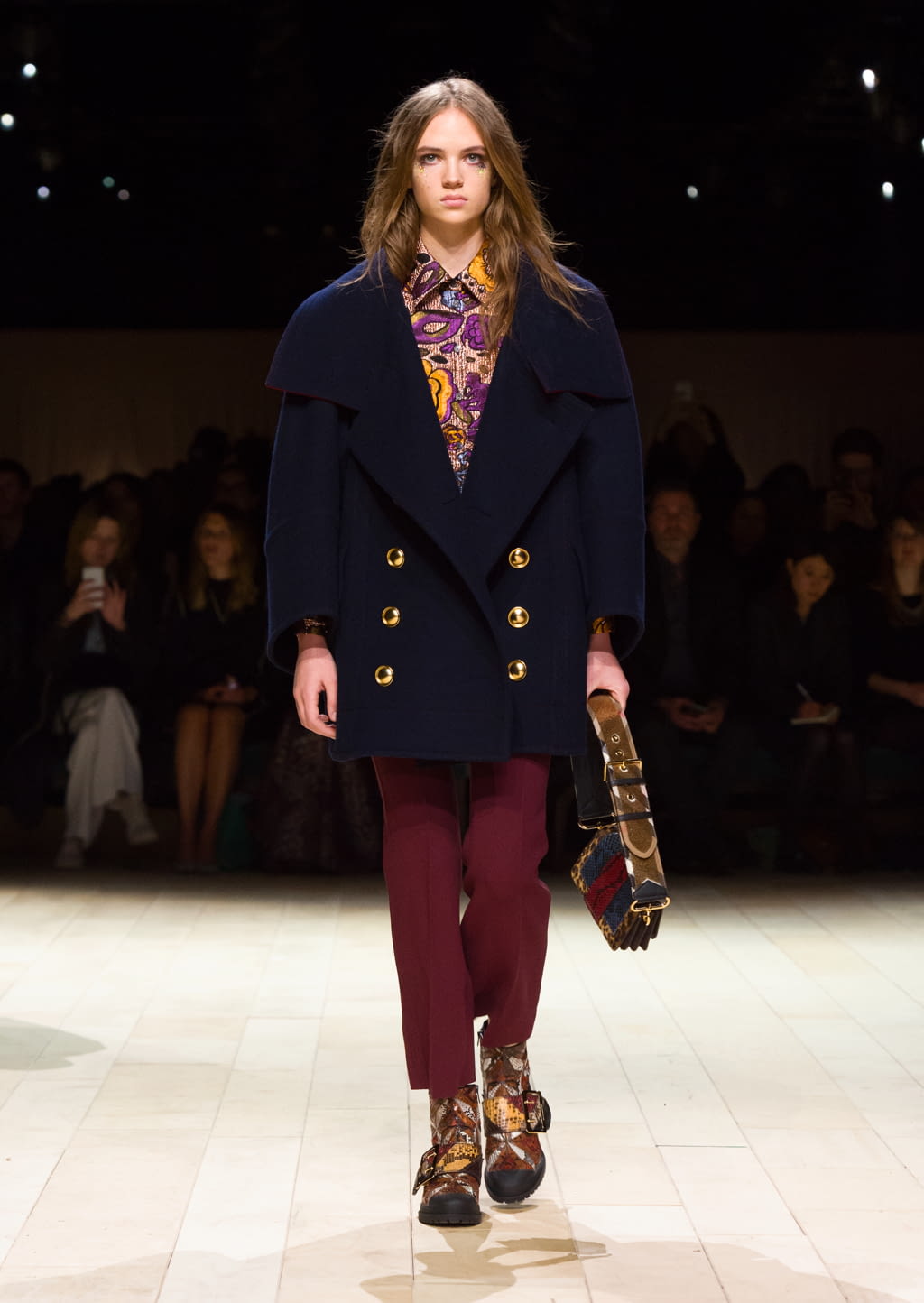 Fashion Week London Fall/Winter 2016 look 104 from the Burberry collection 女装