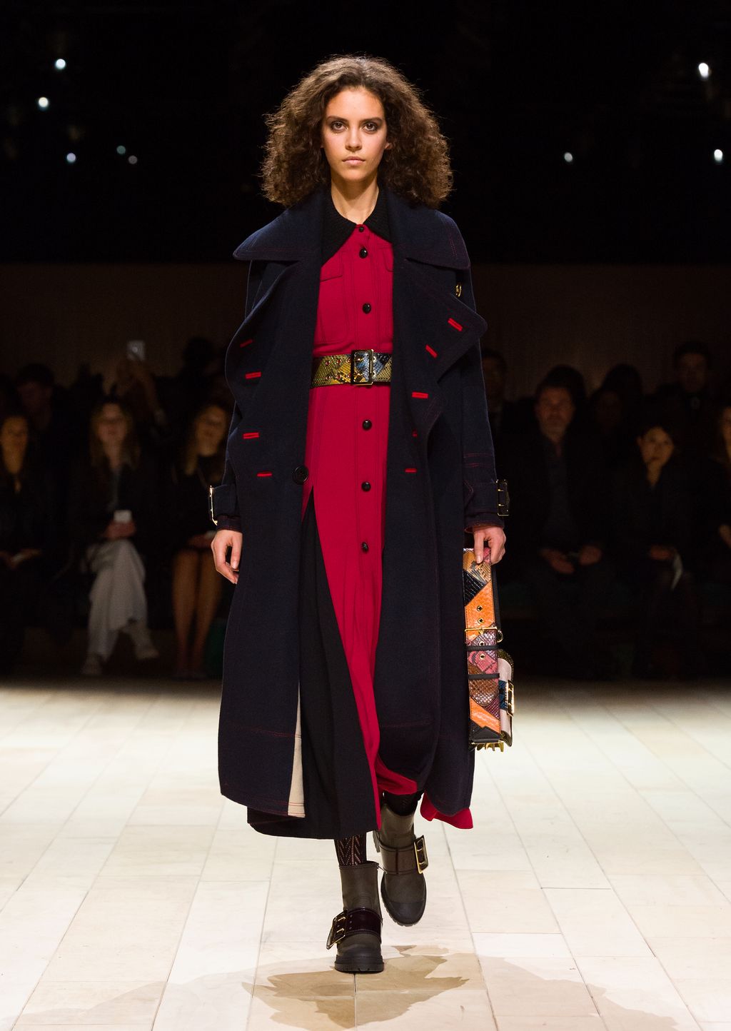 Fashion Week London Fall/Winter 2016 look 110 from the Burberry collection 女装