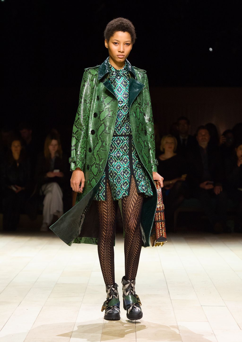 Fashion Week London Fall/Winter 2016 look 85 from the Burberry collection 女装