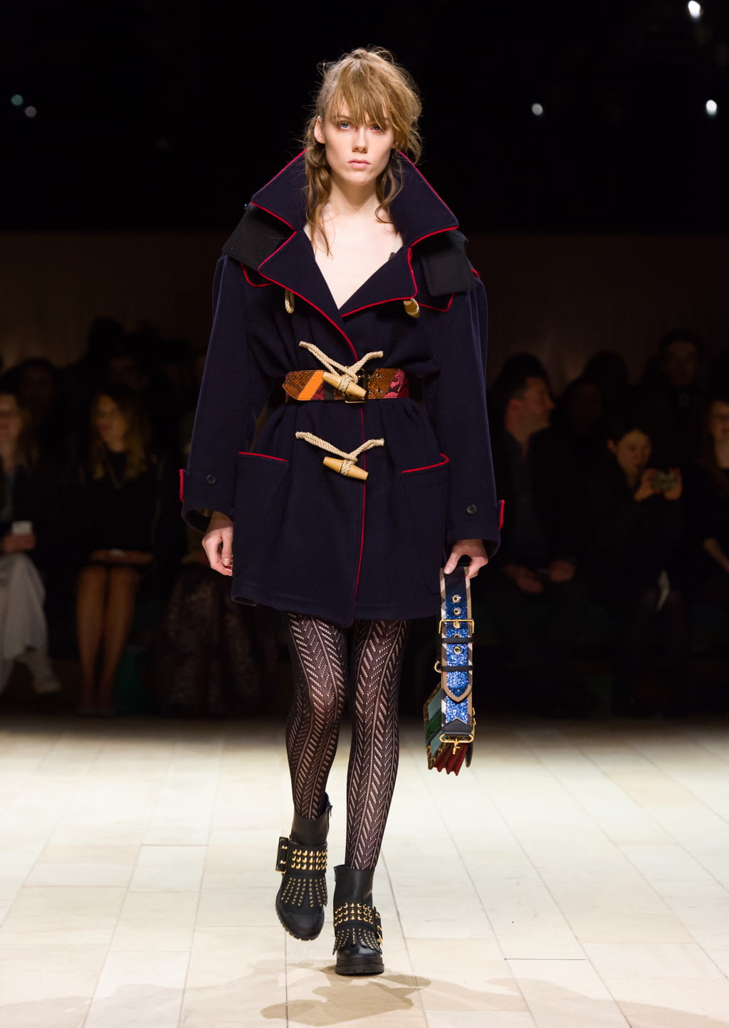 Fashion Week London Fall/Winter 2016 look 112 from the Burberry collection 女装
