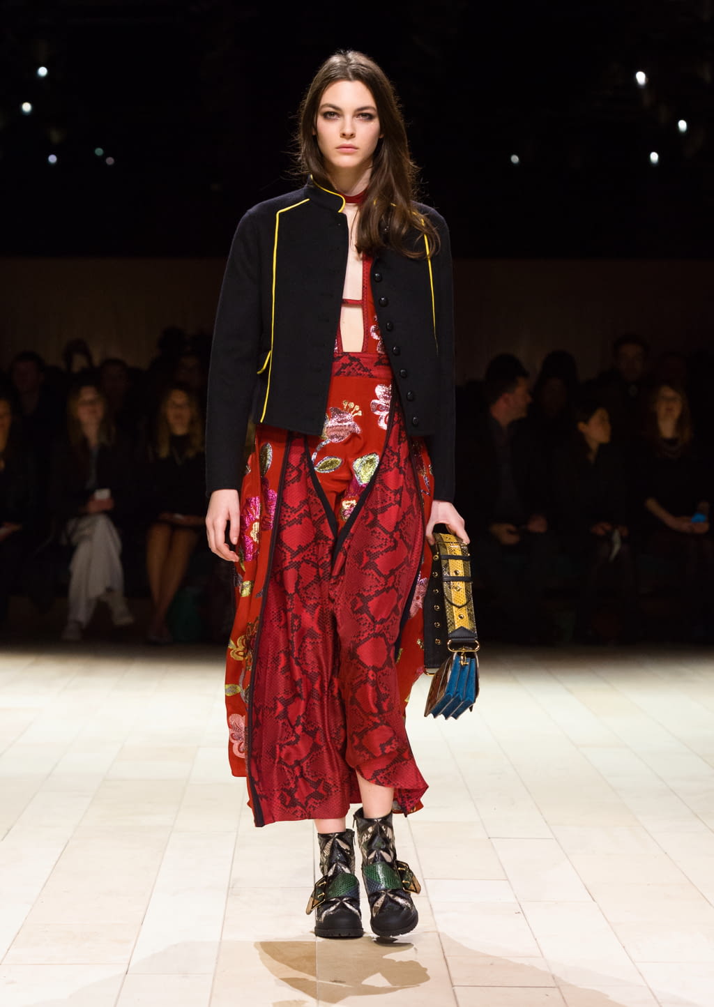 Fashion Week London Fall/Winter 2016 look 116 from the Burberry collection 女装