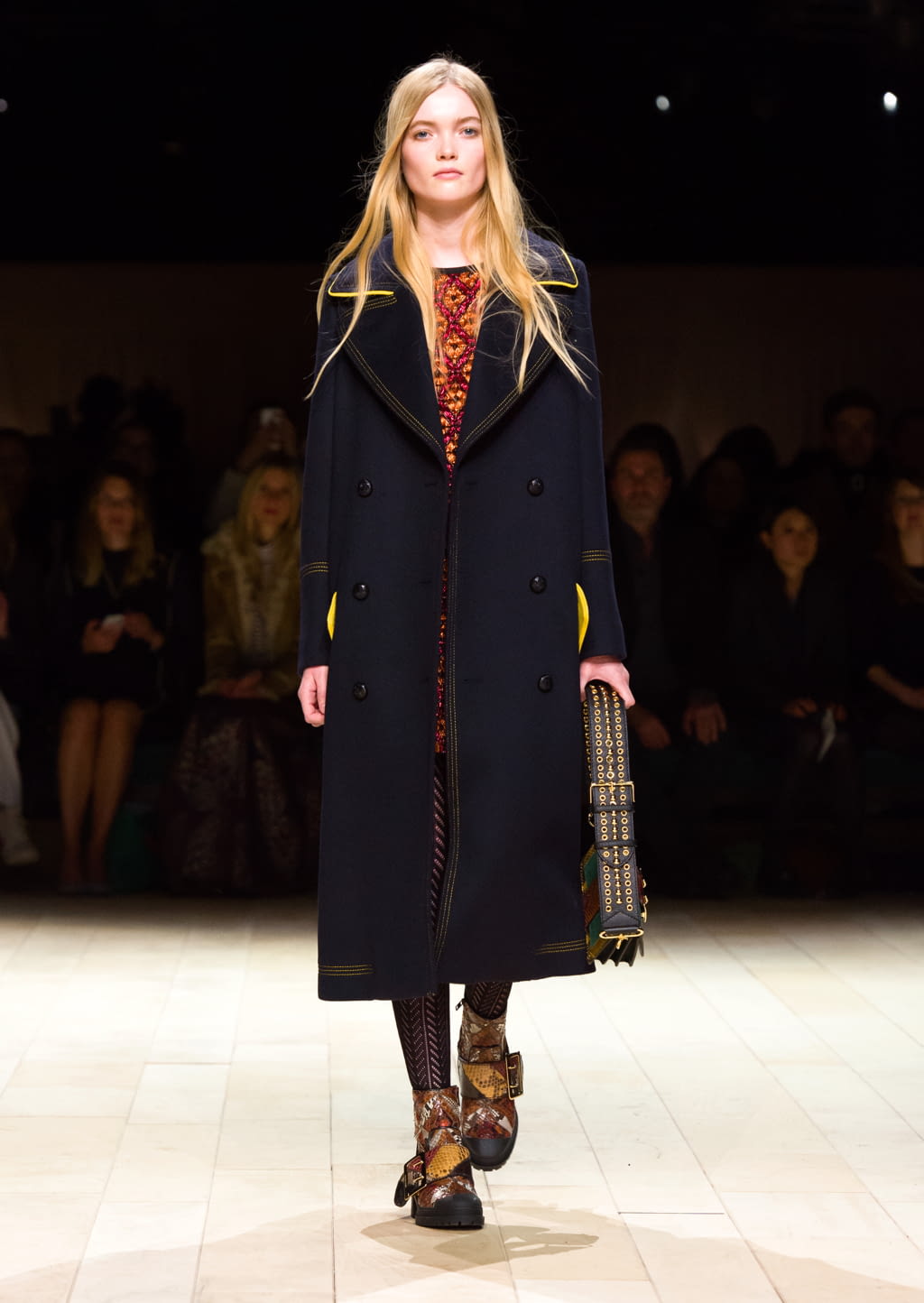 Fashion Week London Fall/Winter 2016 look 118 from the Burberry collection 女装