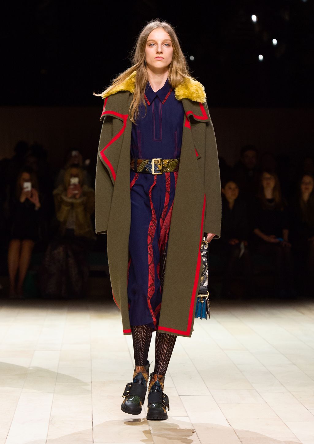 Fashion Week London Fall/Winter 2016 look 119 from the Burberry collection womenswear