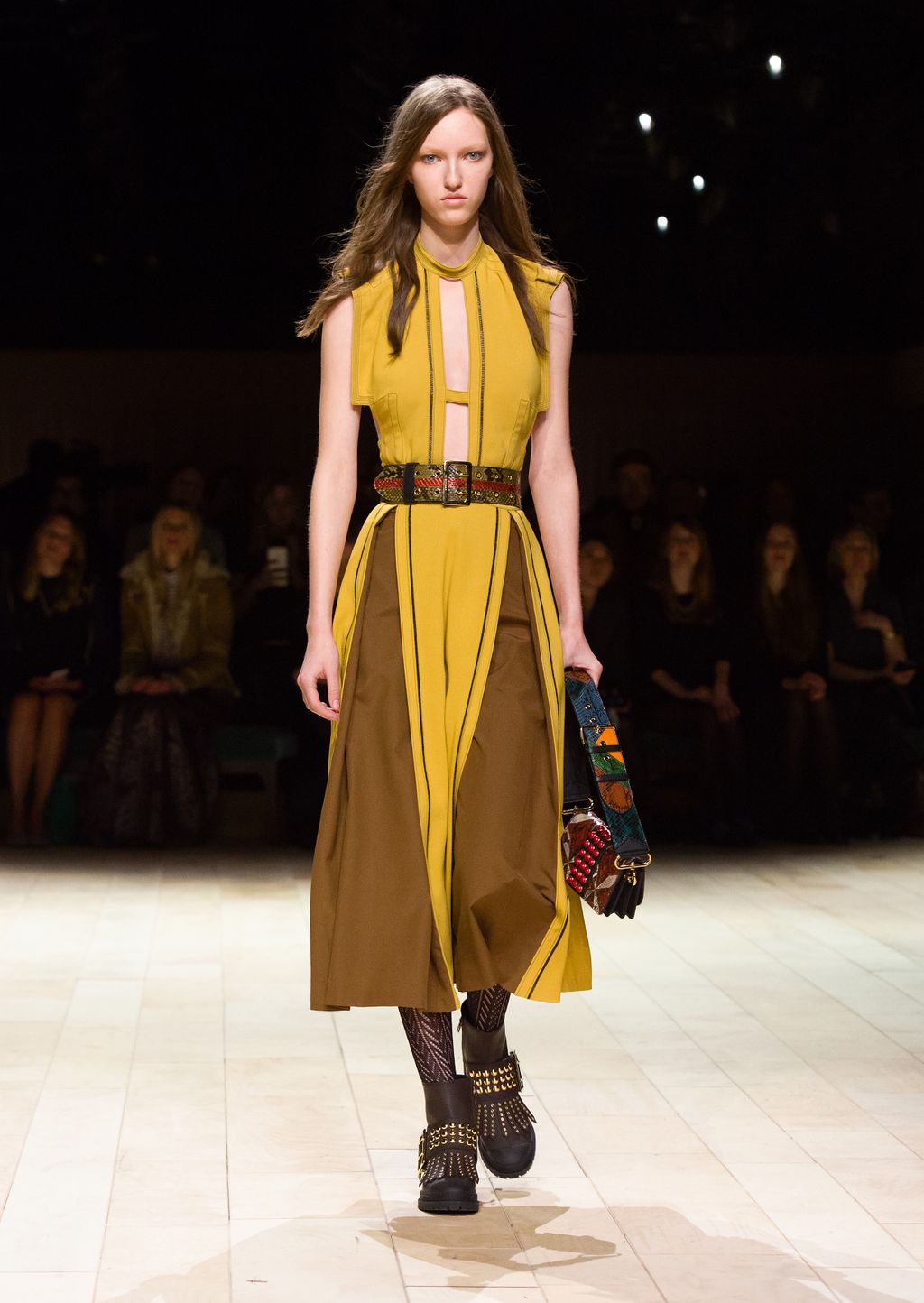 Fashion Week London Fall/Winter 2016 look 124 from the Burberry collection womenswear