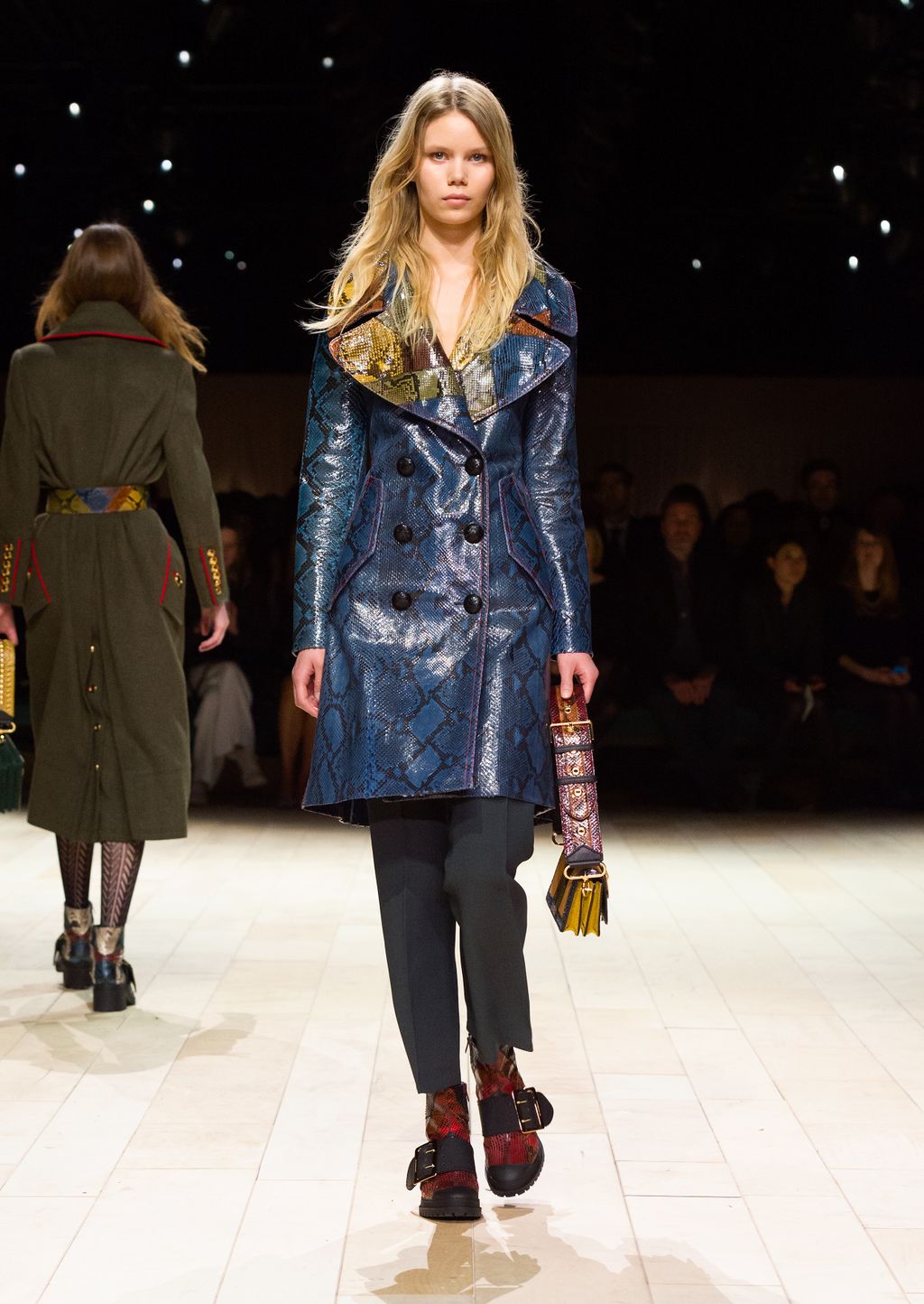Fashion Week London Fall/Winter 2016 look 128 from the Burberry collection 女装