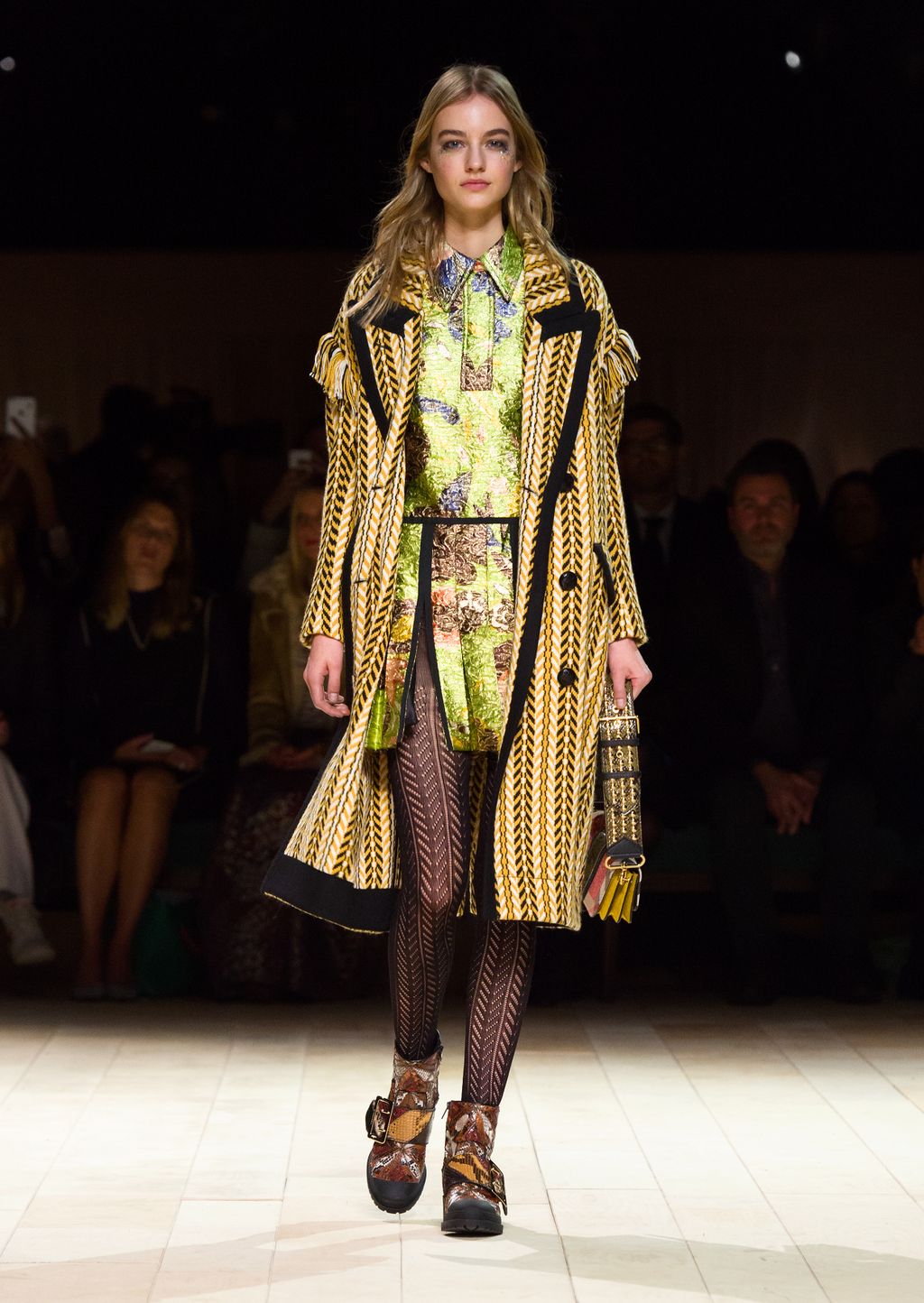Fashion Week London Fall/Winter 2016 look 133 from the Burberry collection womenswear