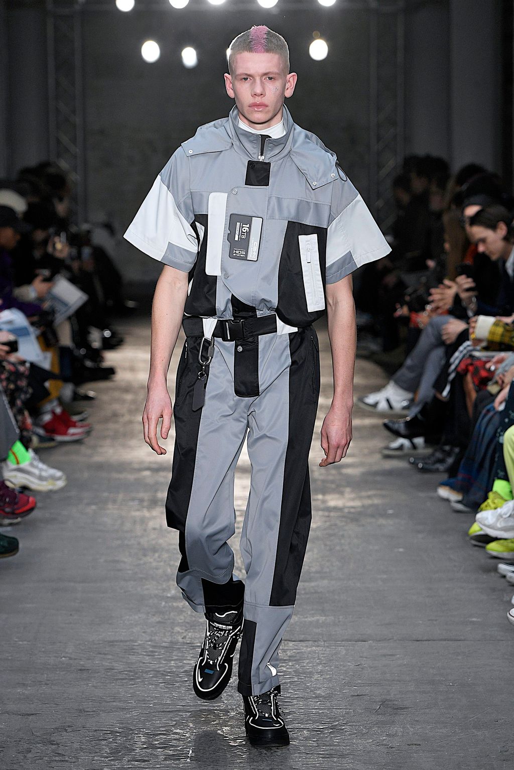 Fashion Week London Fall/Winter 2019 look 1 from the C2H4 collection 男装