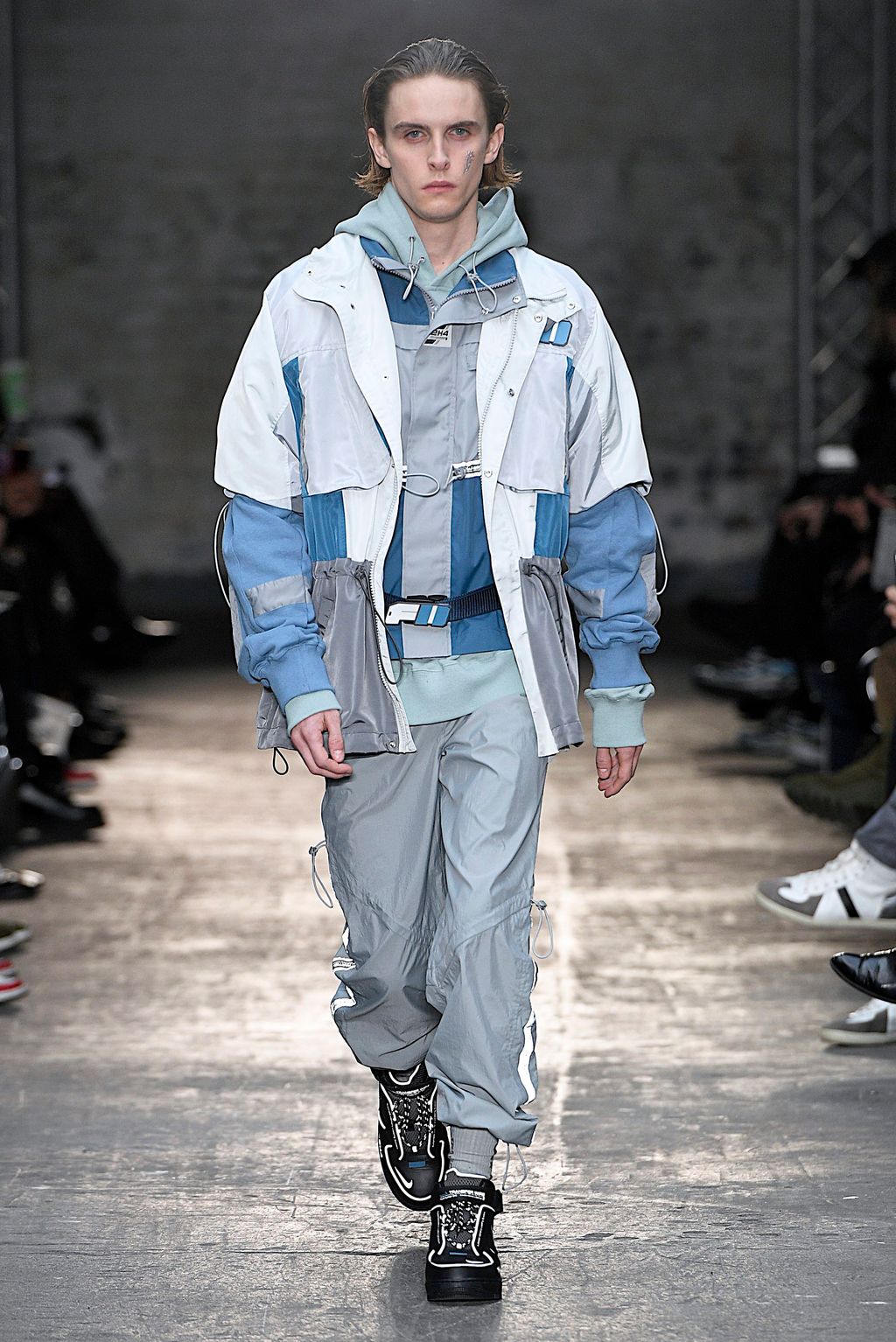Fashion Week London Fall/Winter 2019 look 11 from the C2H4 collection 男装